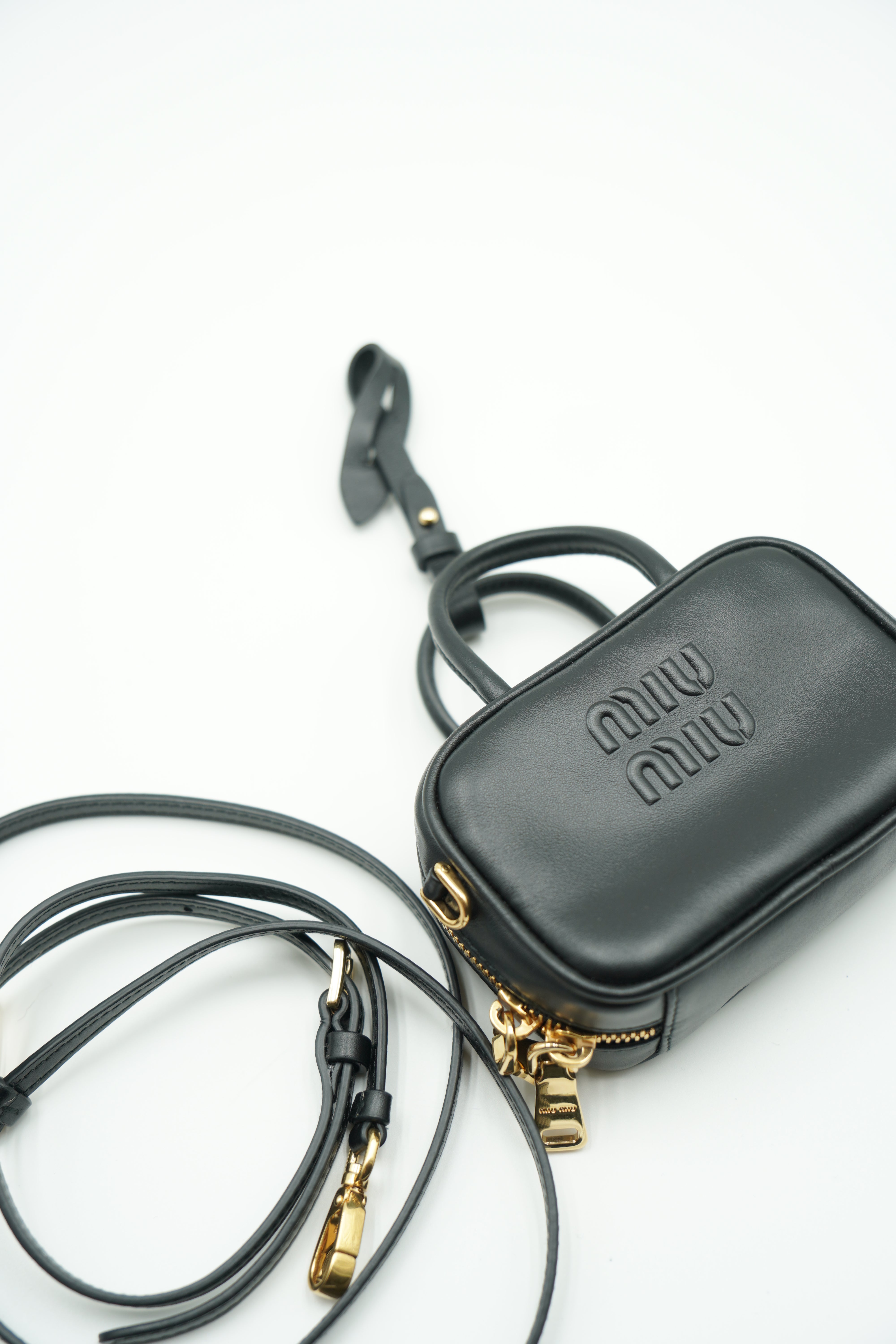 Bolso Miu Miu Micro Beau de piel negra