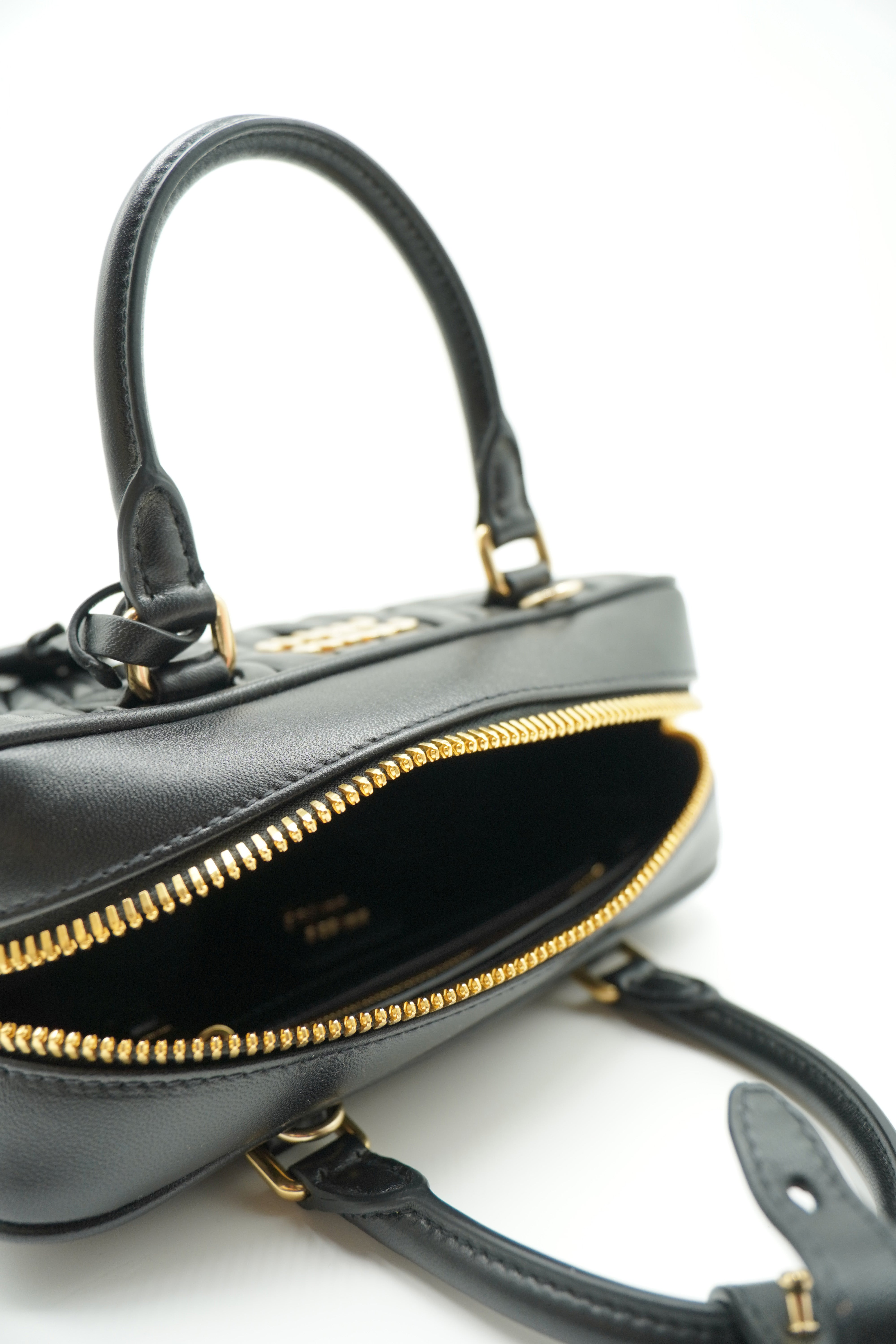 Bolso Miu Miu Arcadie en napa matelassé regular negra