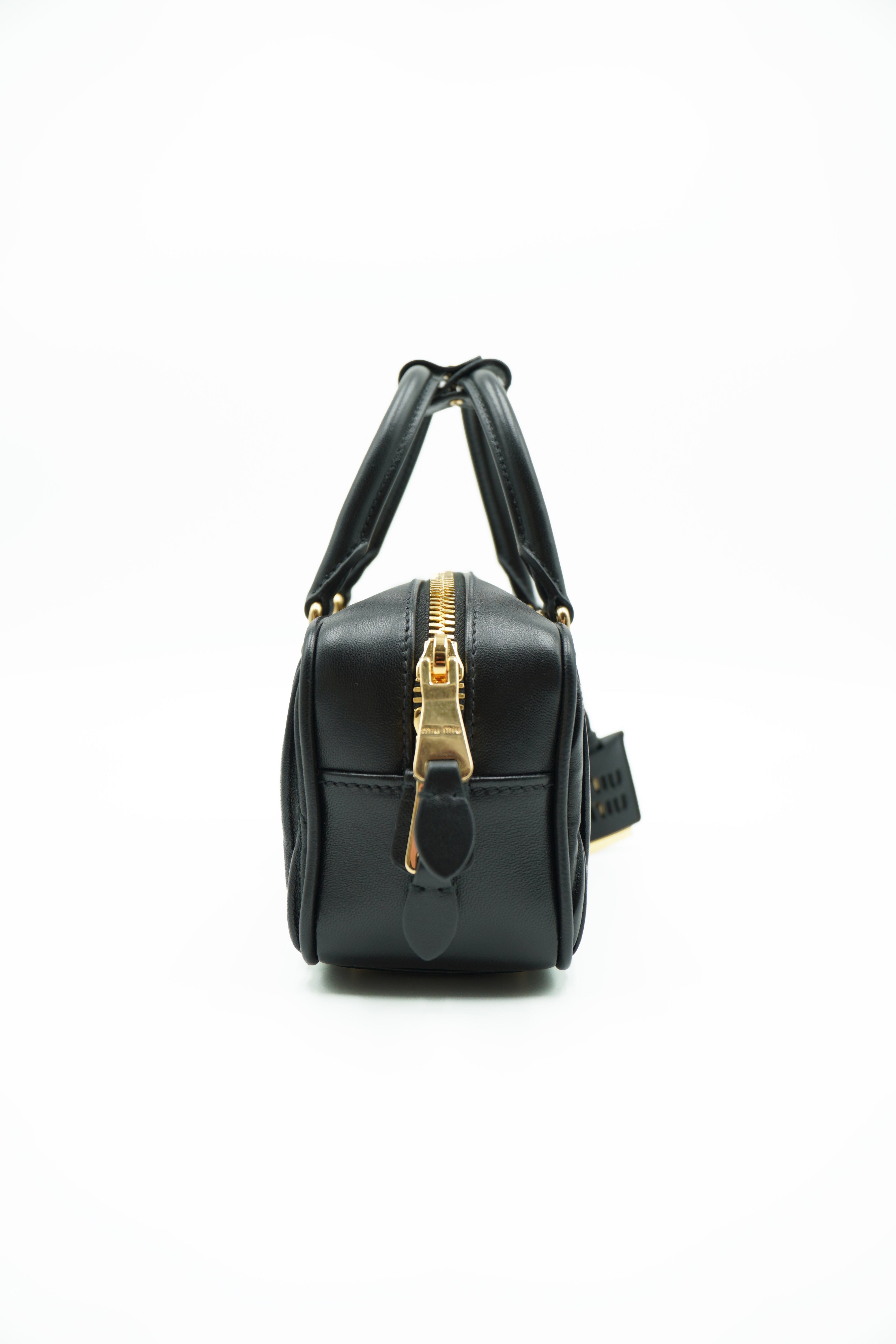 Bolso Miu Miu Arcadie en napa matelassé regular negra