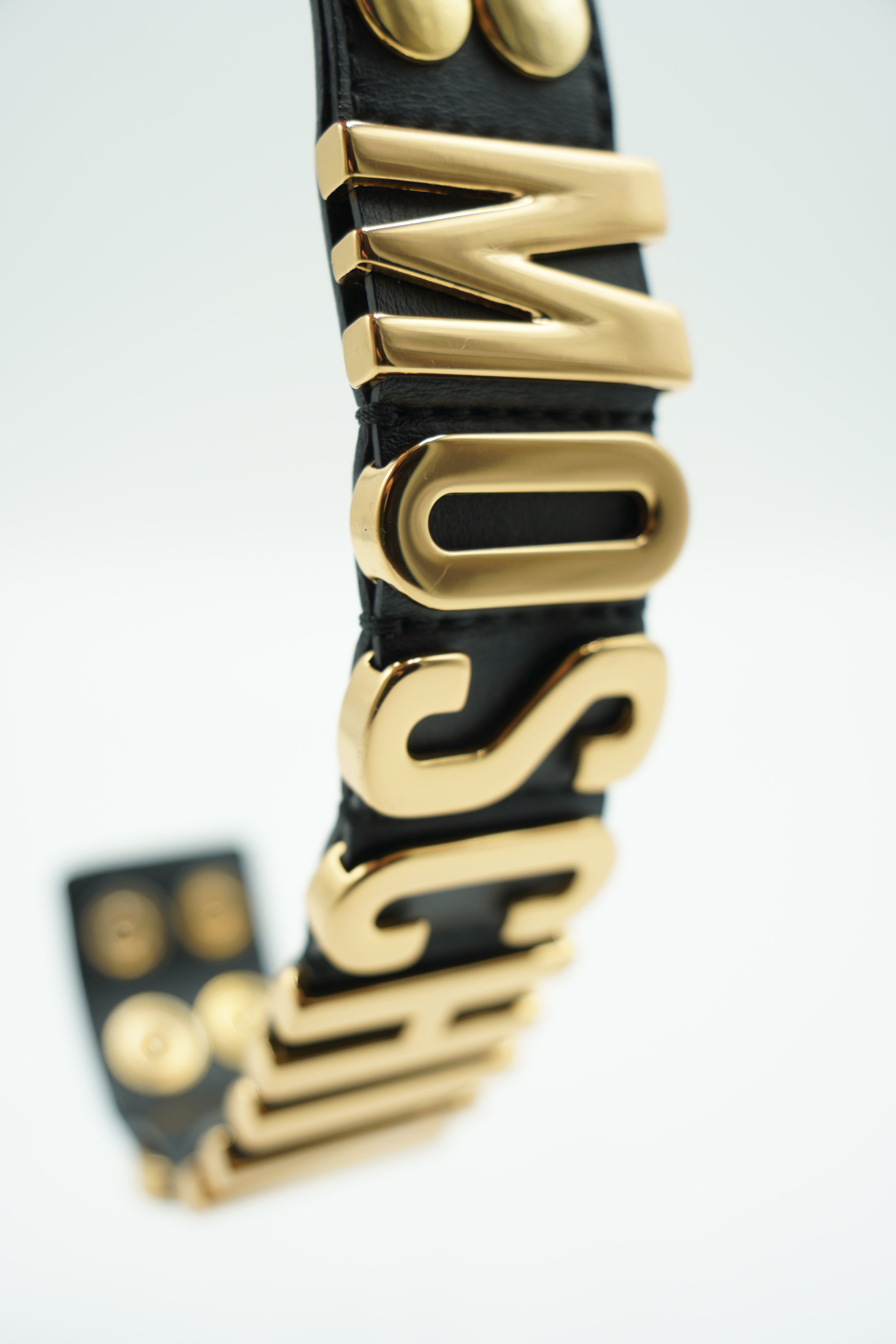 Pulsera con logotipo de Moschino en oro y cuero
