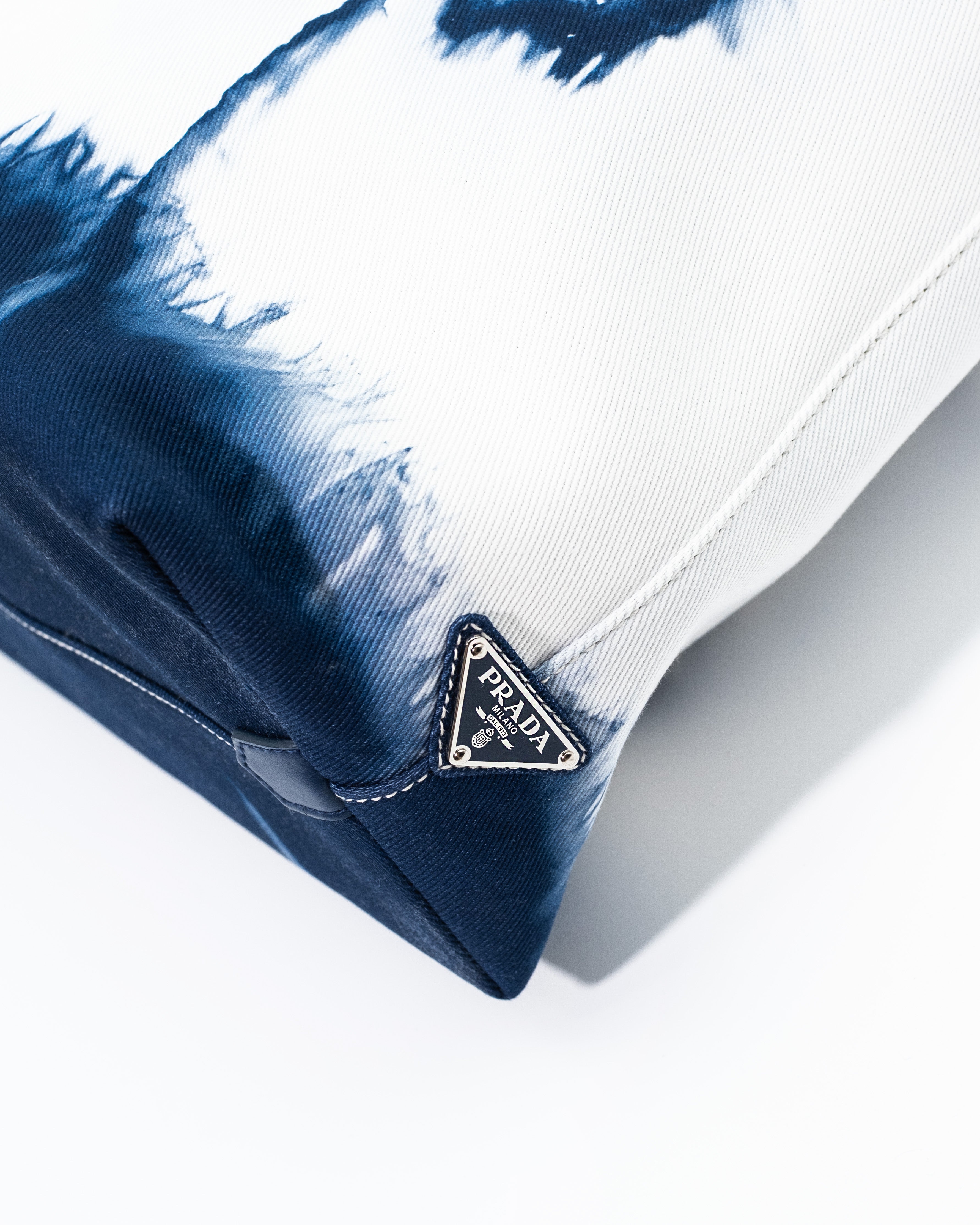 Prada Borsa Tote Canvas Drill Tie-Dye Blu e Bianco preloved luxury certificata - Aurea Luxury Lab