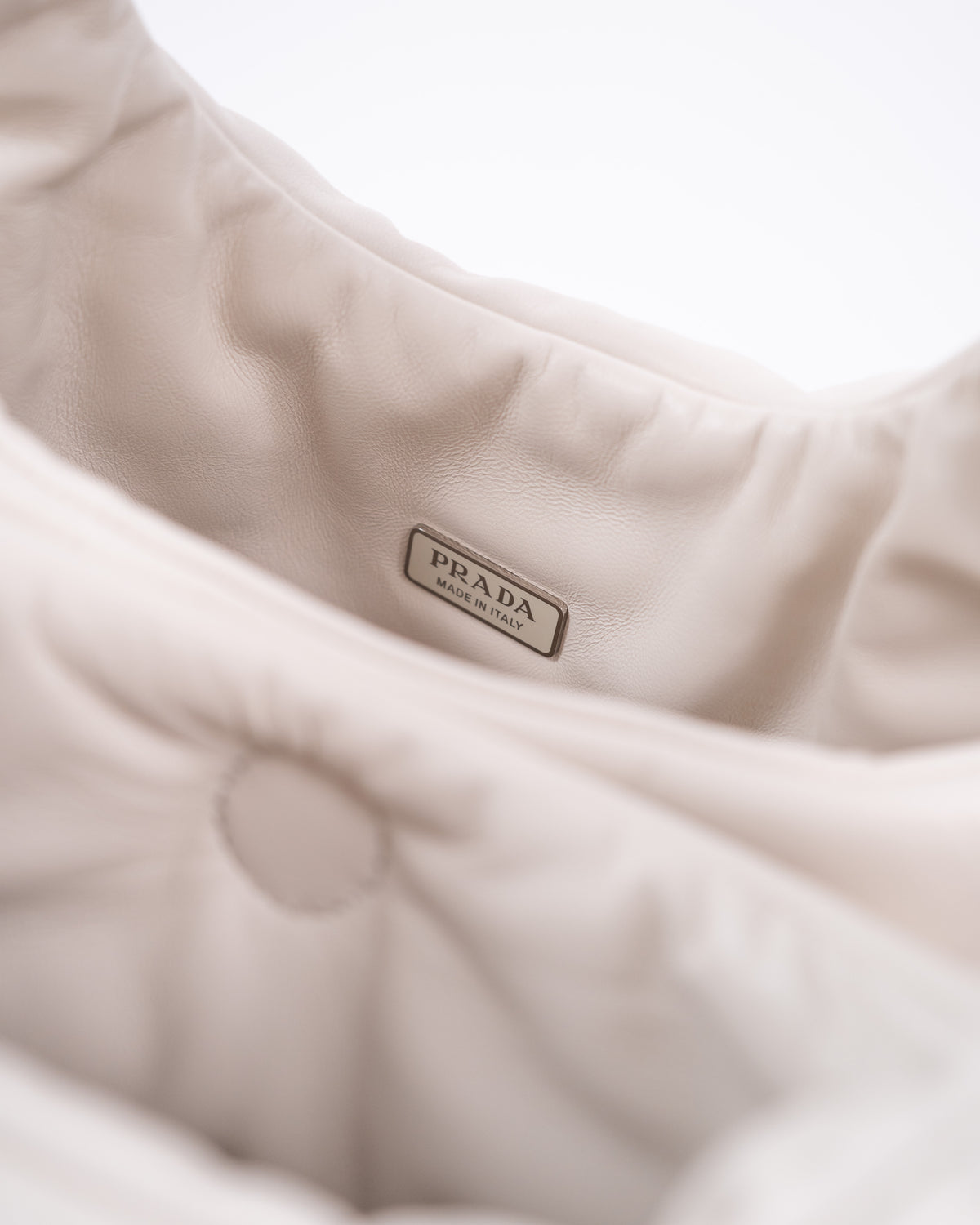 Prada Borsa Prada Soft Medium Pelle Nappa Imbottita Bianca preloved luxury certificata - Aurea Luxury Lab