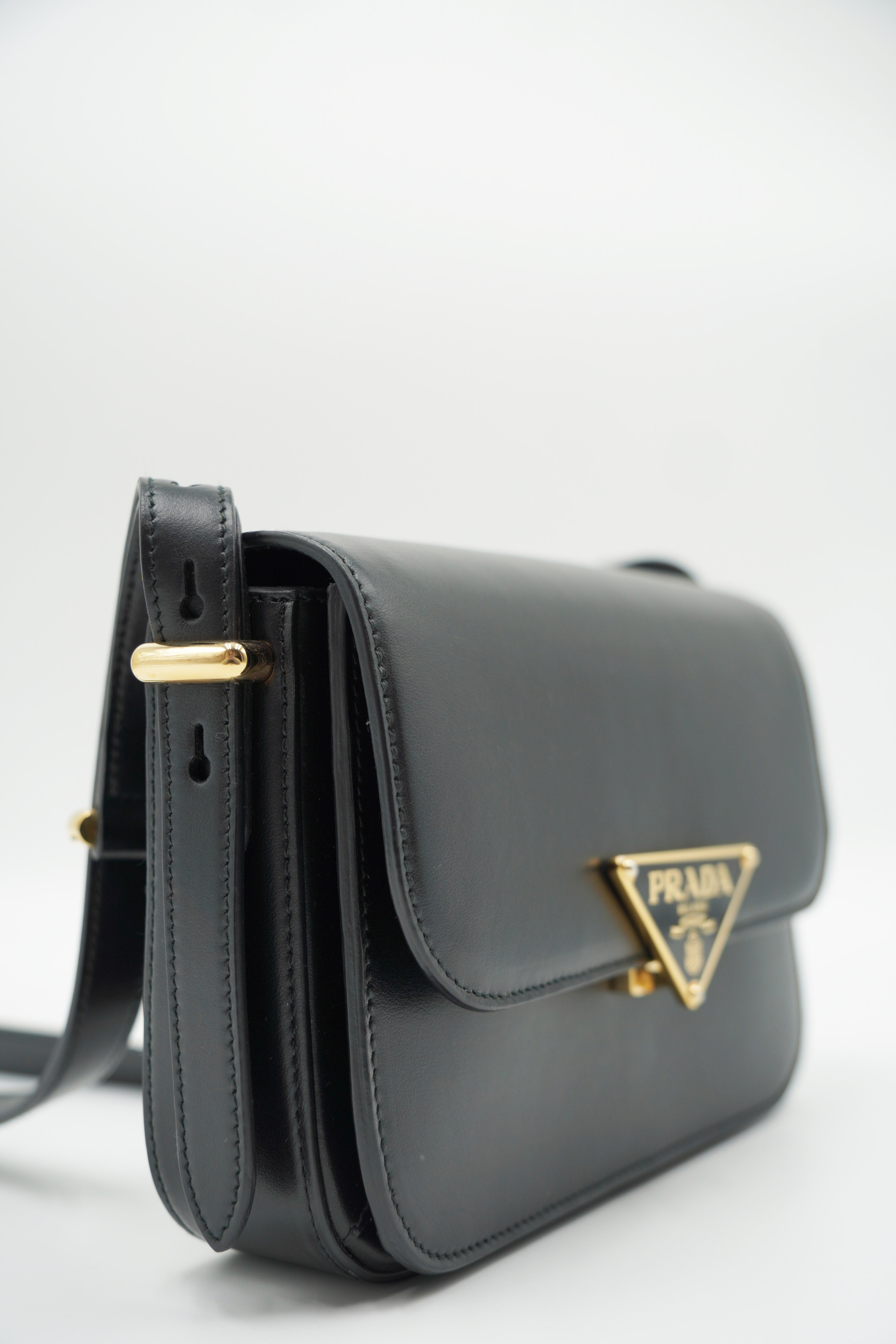 Prada Borsa Tracolla Embleme Pelle Nera - Usato Autentico