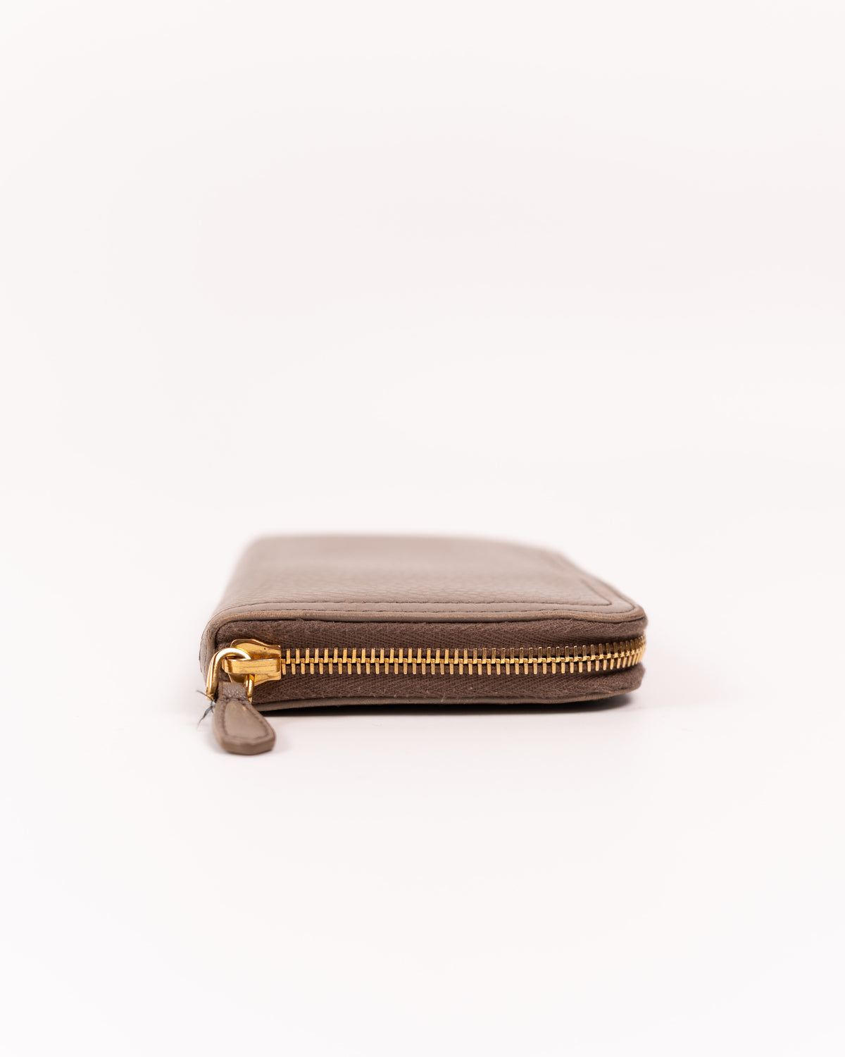 Prada Portafoglio Zip Around Pelle Martellata Beige interno usato autentico - Aurea Luxury Lab