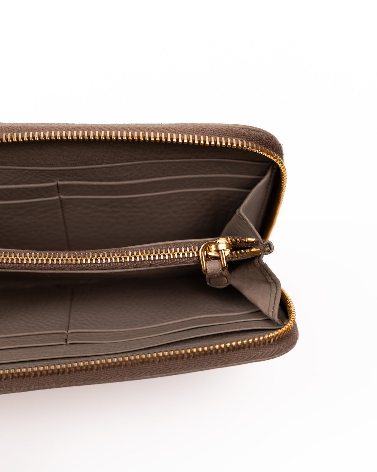 Prada Portafoglio Zip Around Pelle Martellata Beige second hand certificato - Aurea Luxury Lab