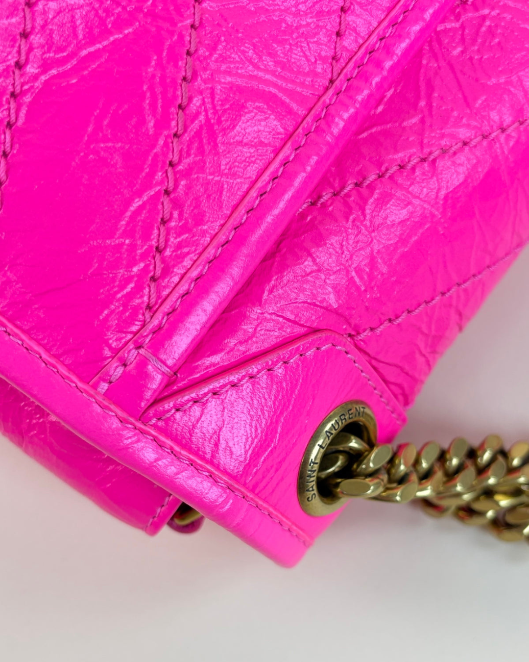 Saint Laurent Borsa Niki Medium Pelle Crinkle Rosa Neon — Pre-owned Autentica