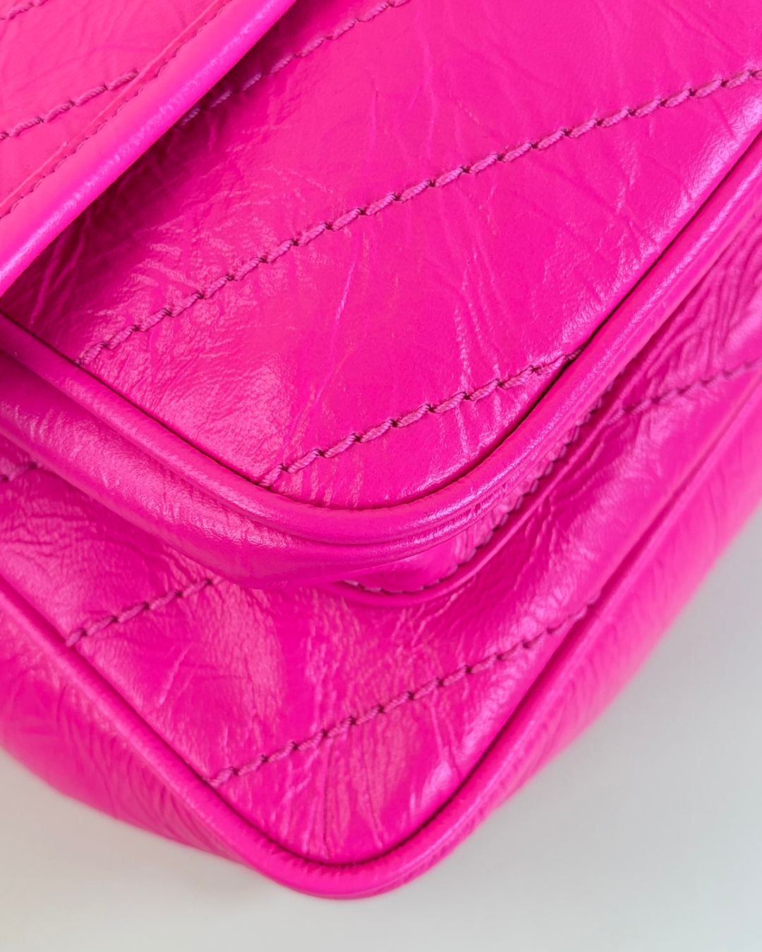 Saint Laurent Borsa Niki Medium Pelle Crinkle Rosa Neon — Pre-owned Autentica