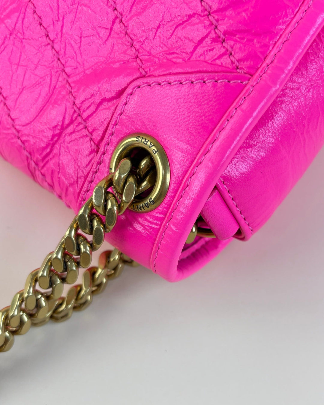 Saint Laurent Borsa Niki Medium Pelle Crinkle Rosa Neon — Pre-owned Autentica