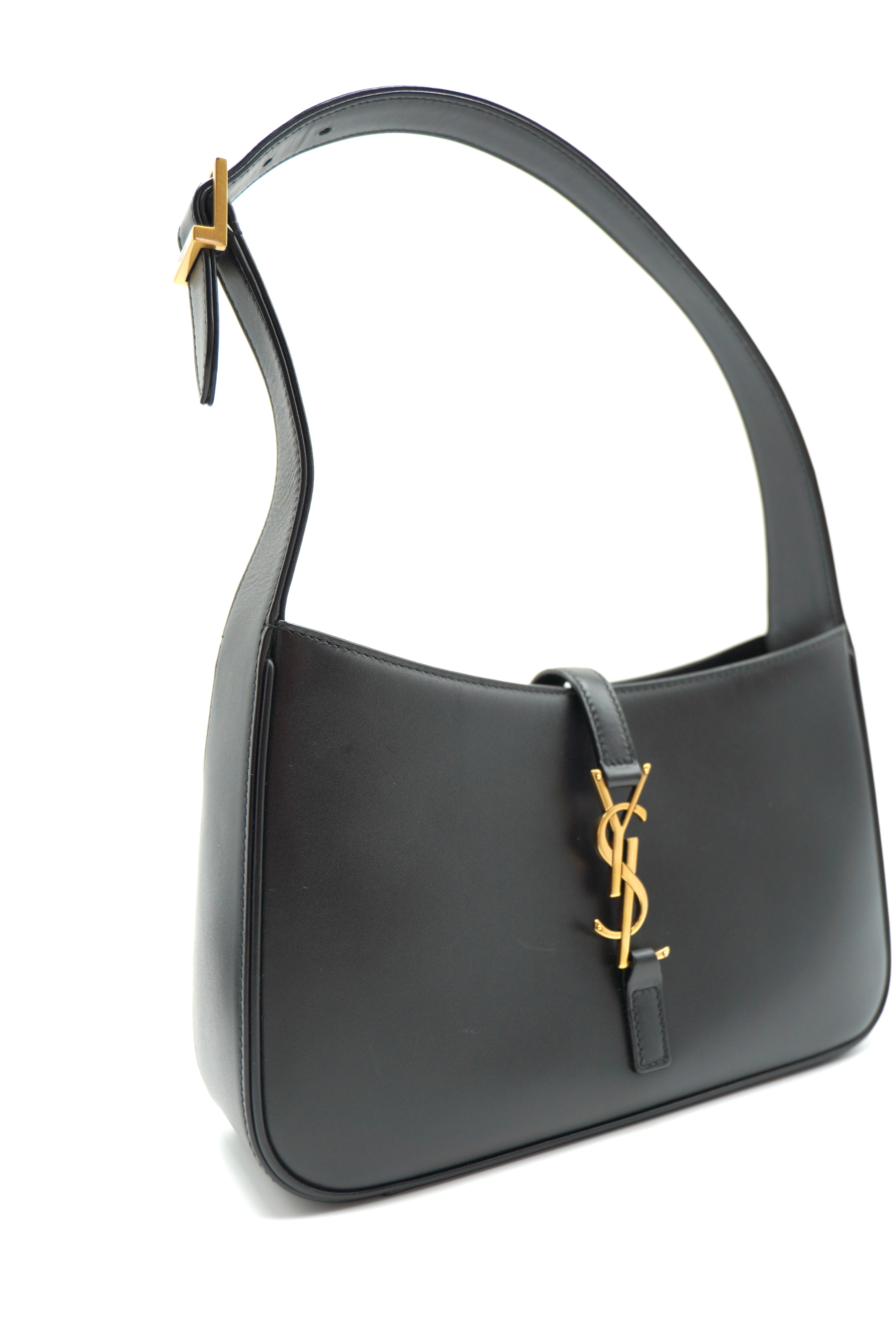 Saint Laurent Le 5 À 7 Bag in Black Smooth Leather — Authentic Pre-owned