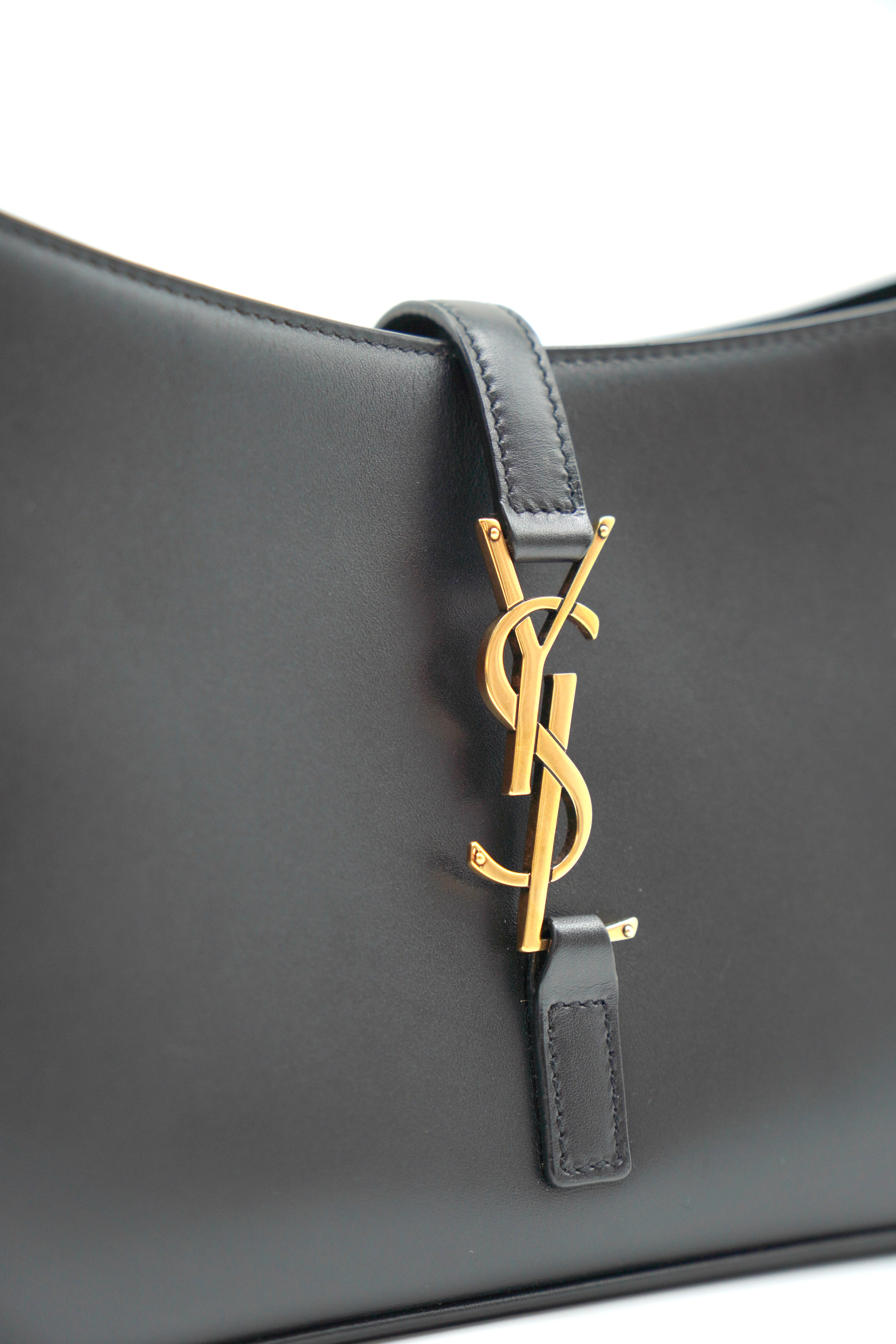 Saint Laurent Le 5 À 7 Bag in Black Smooth Leather — Authentic Pre-owned