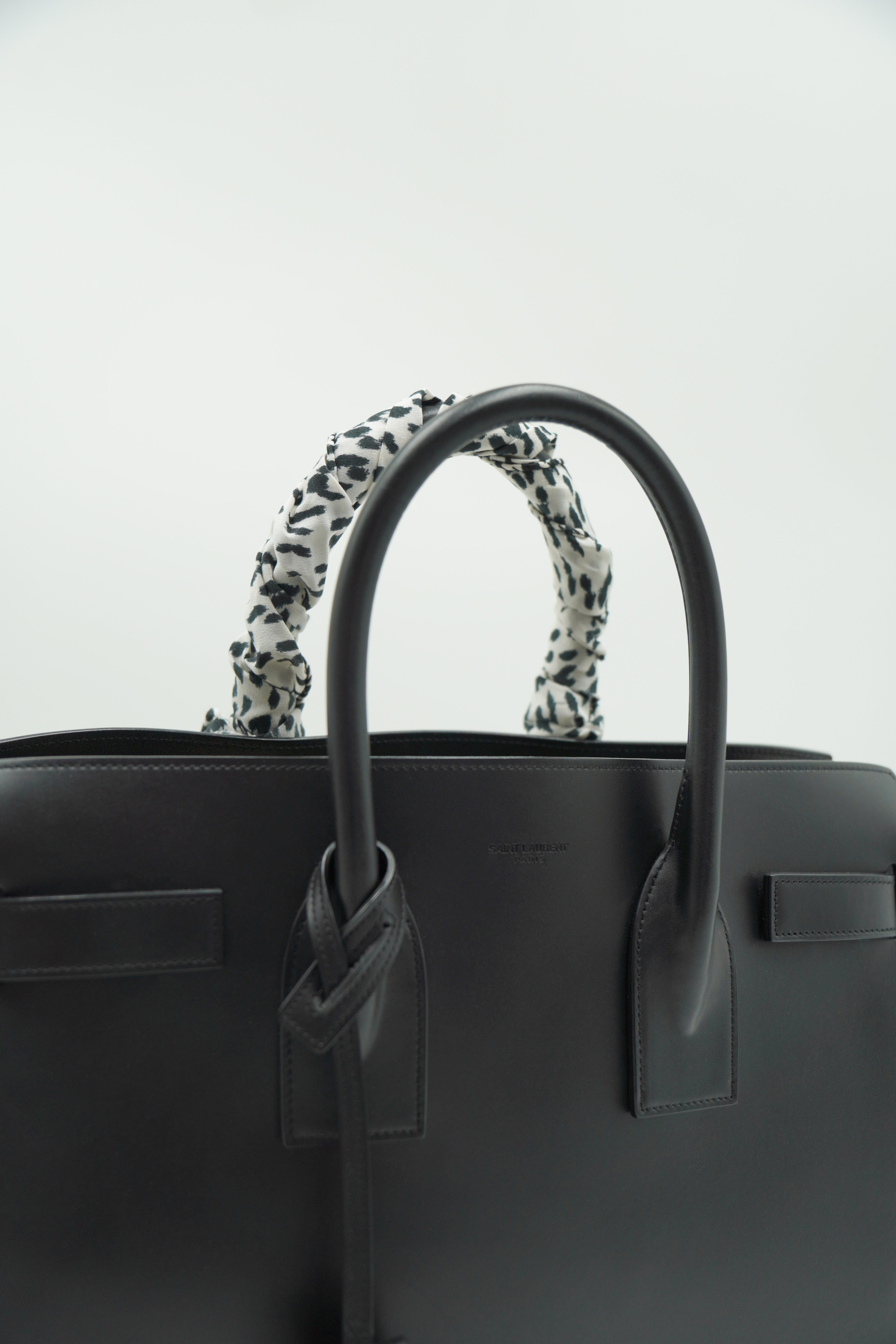 Saint Laurent Borsa Shopping in pelle nera Sac du Jour Medium usata autentica - Aurea Luxury Lab