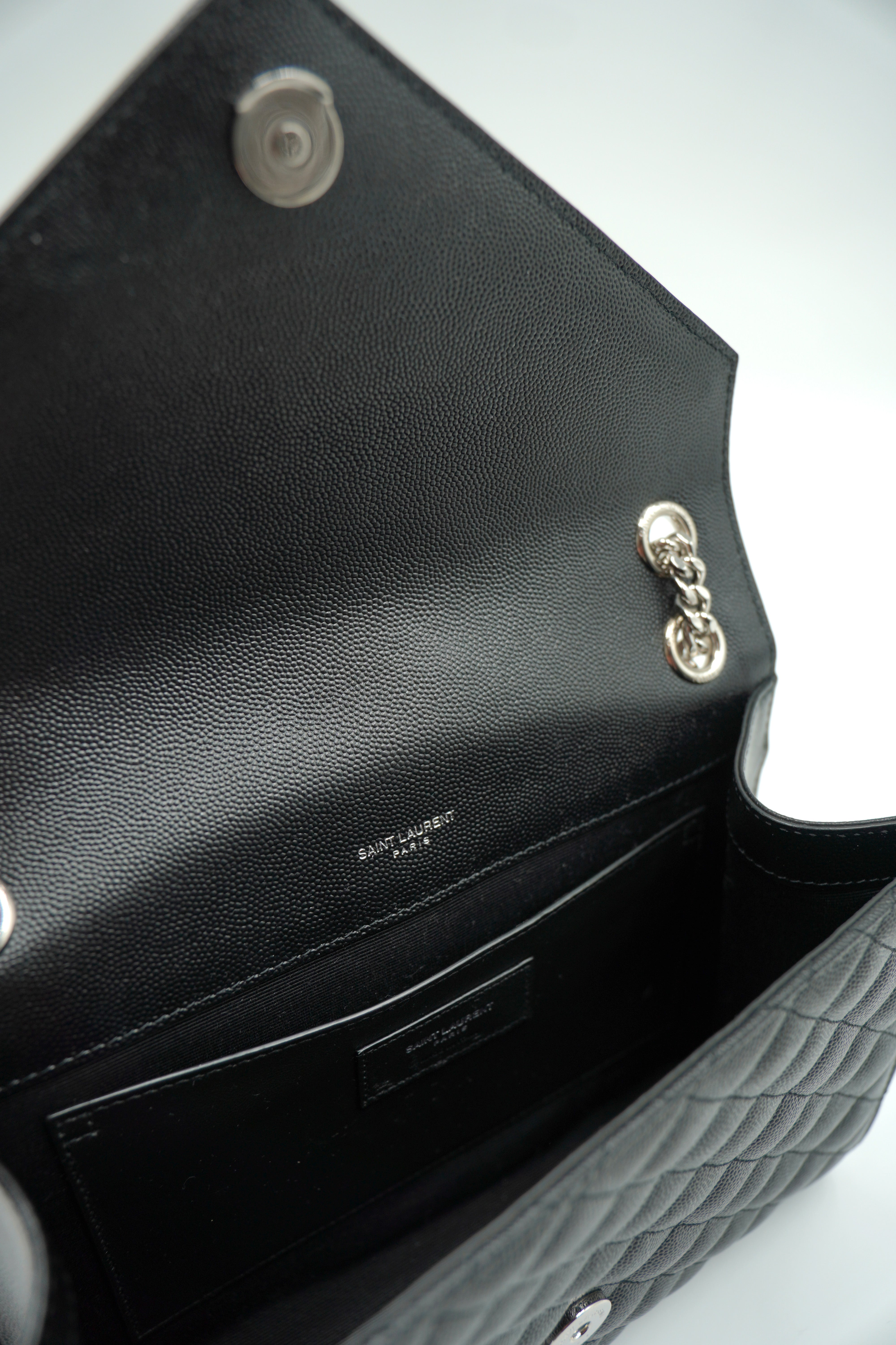 Saint Laurent Envelope Borsa Media In Pelle Martellata Nera - Usato Autentico