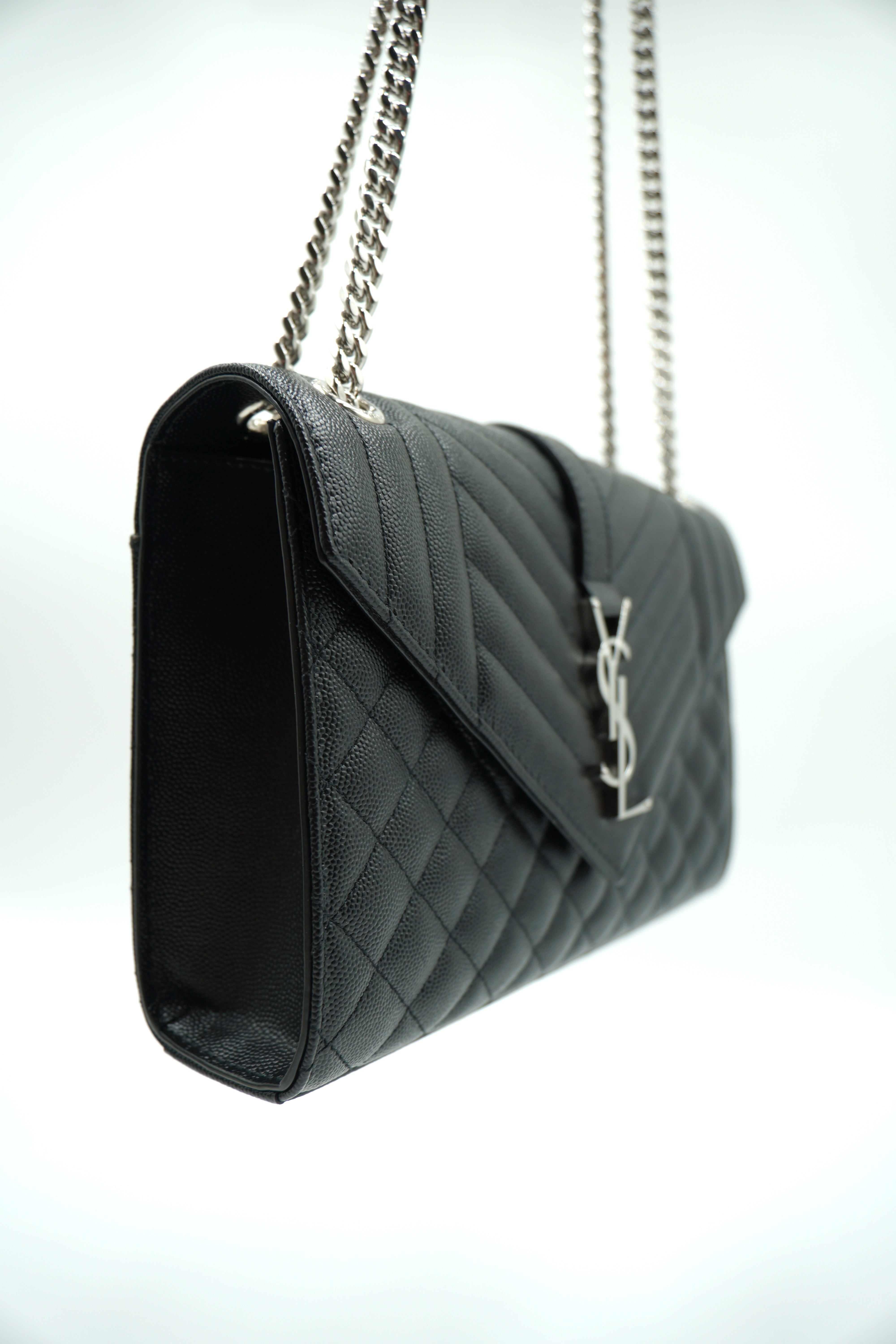 Saint Laurent Envelope Borsa Media In Pelle Martellata Nera - Usato Autentico