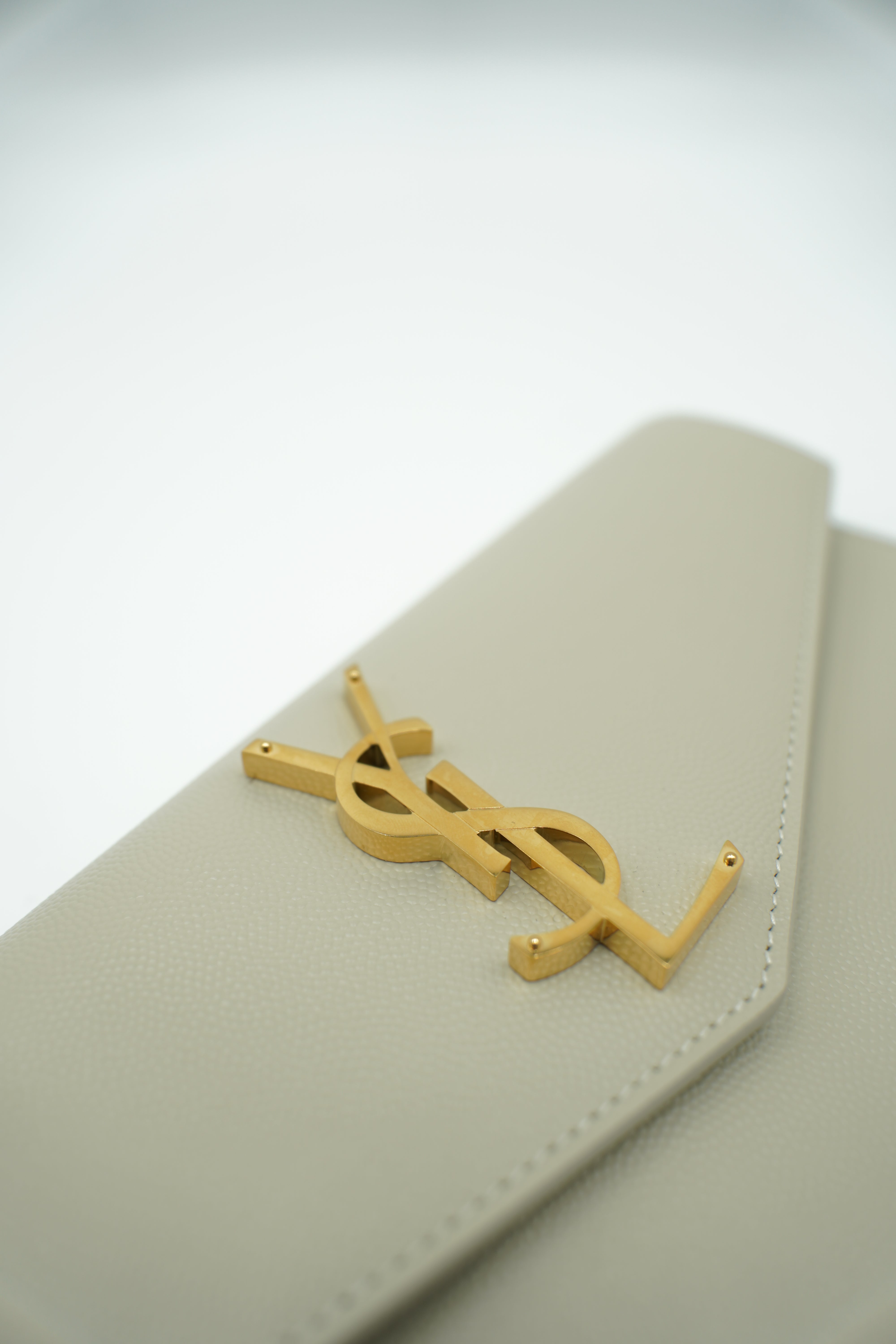 Saint Laurent Pochette Uptown Pelle Groffata Beige