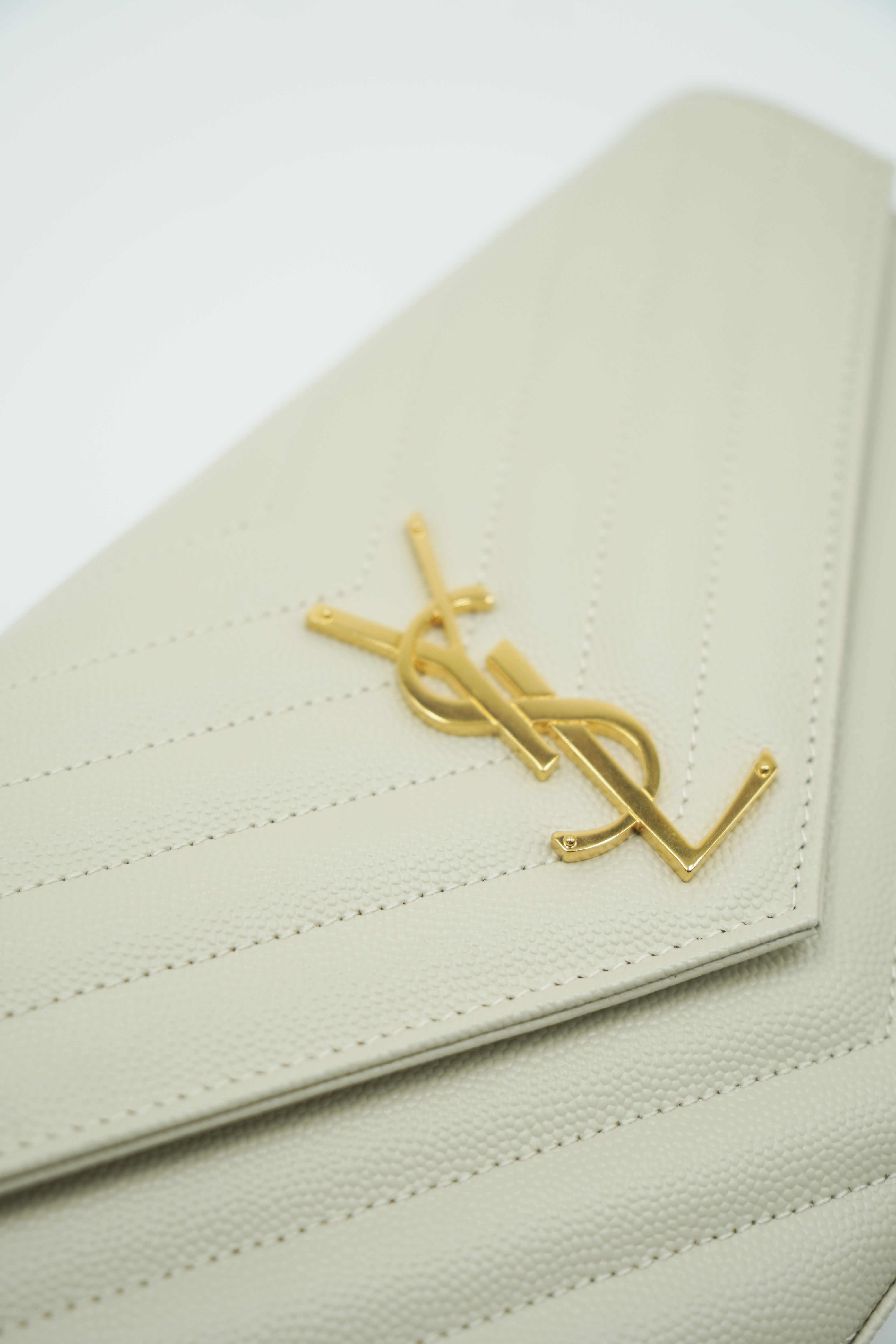 Saint Laurent Borsa Pochette Tracolla Cassandra Pelle Bianca usata autentica - Aurea Luxury Lab