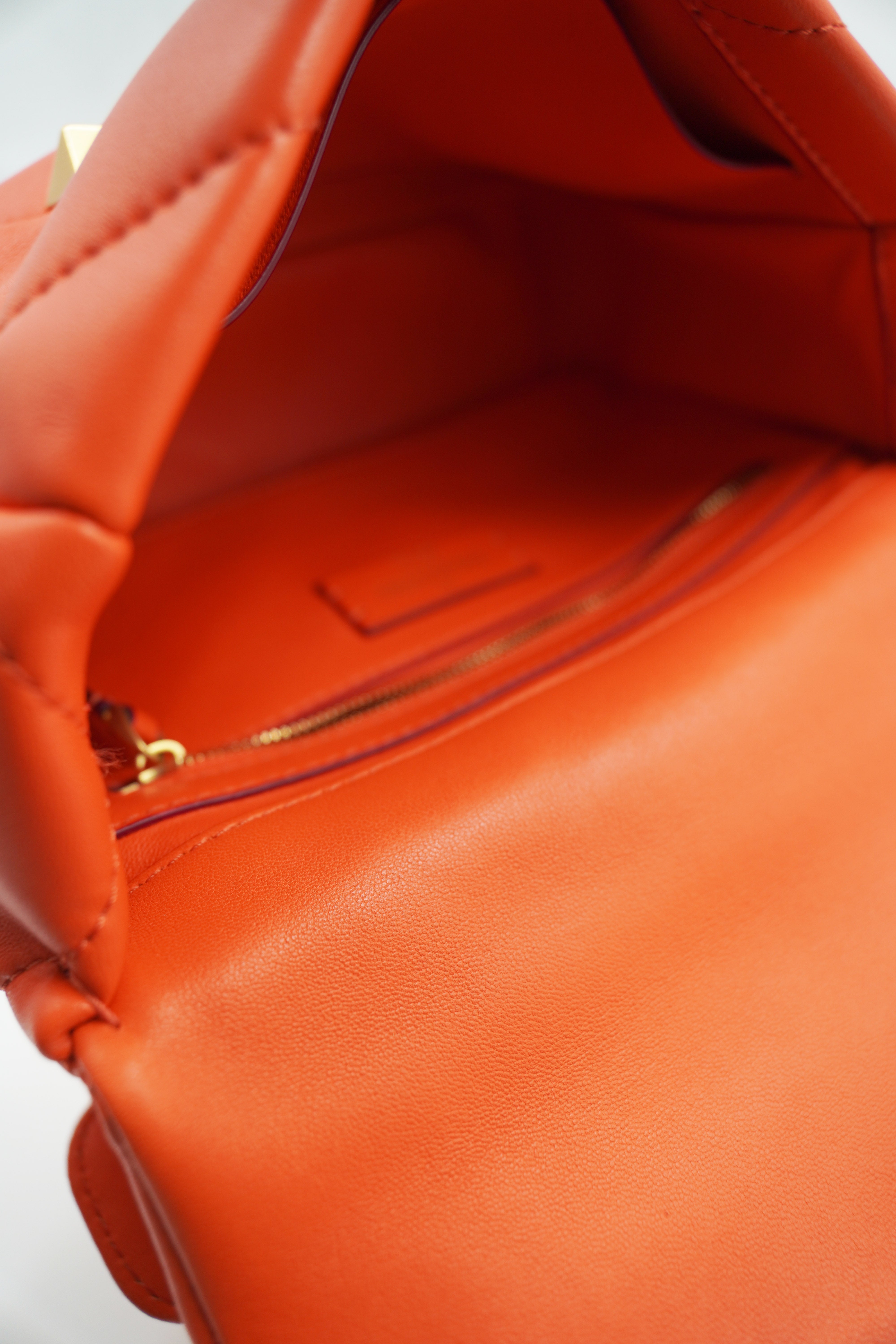 Valentino Garavani Borsa Roman Stud Pelle Arancione Con Borchie usata autentica - Aurea Luxury Lab