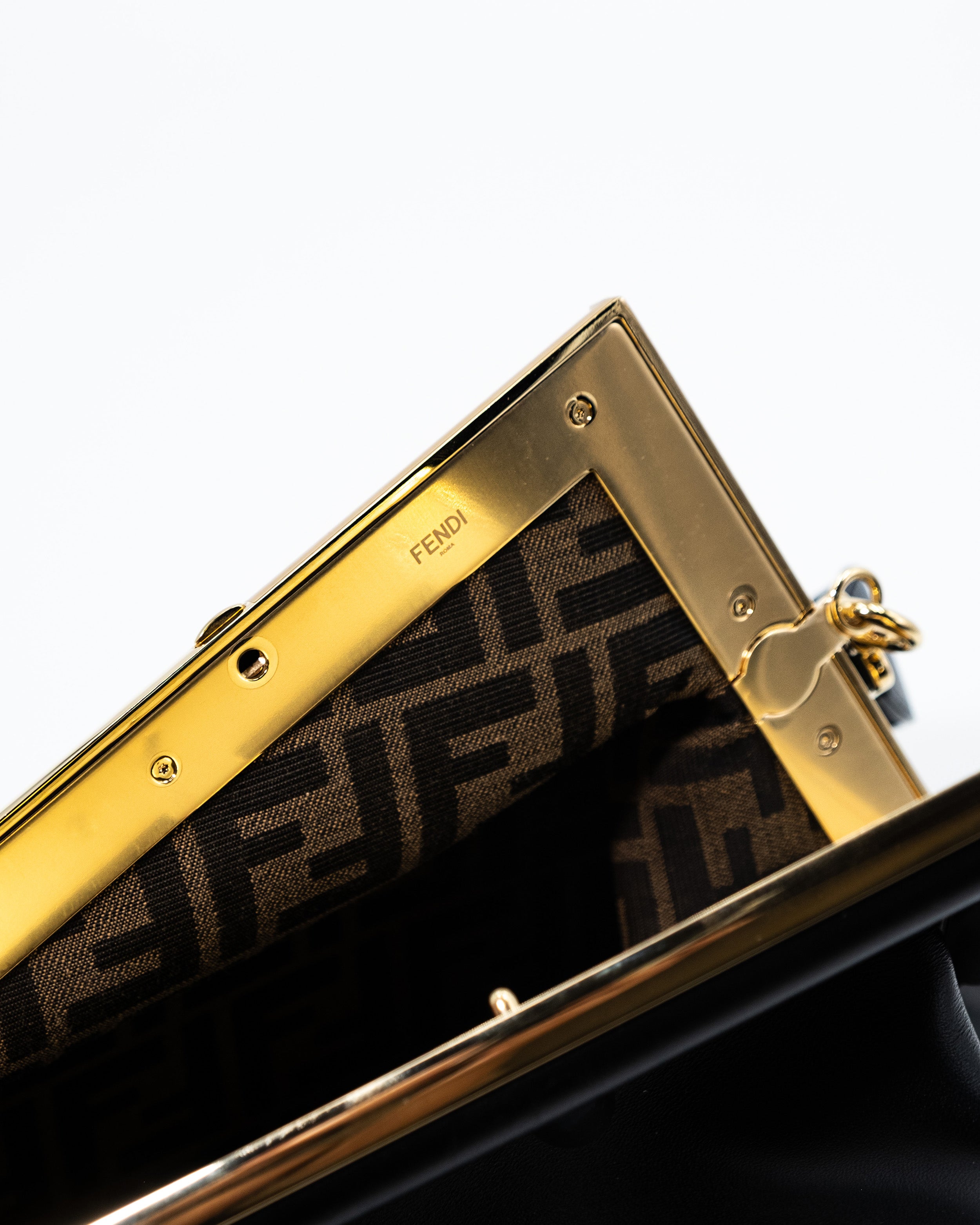 Fendi Borsa First Medium Nappa Nera second hand certificata - Aurea Luxury Lab