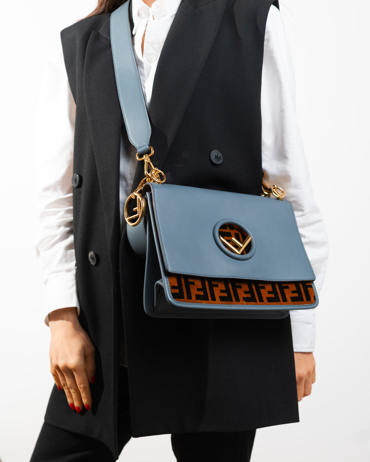 Fendi Borsa Kan I Pelle Blu Logo FF pre-owned certificata - Aurea Luxury Lab