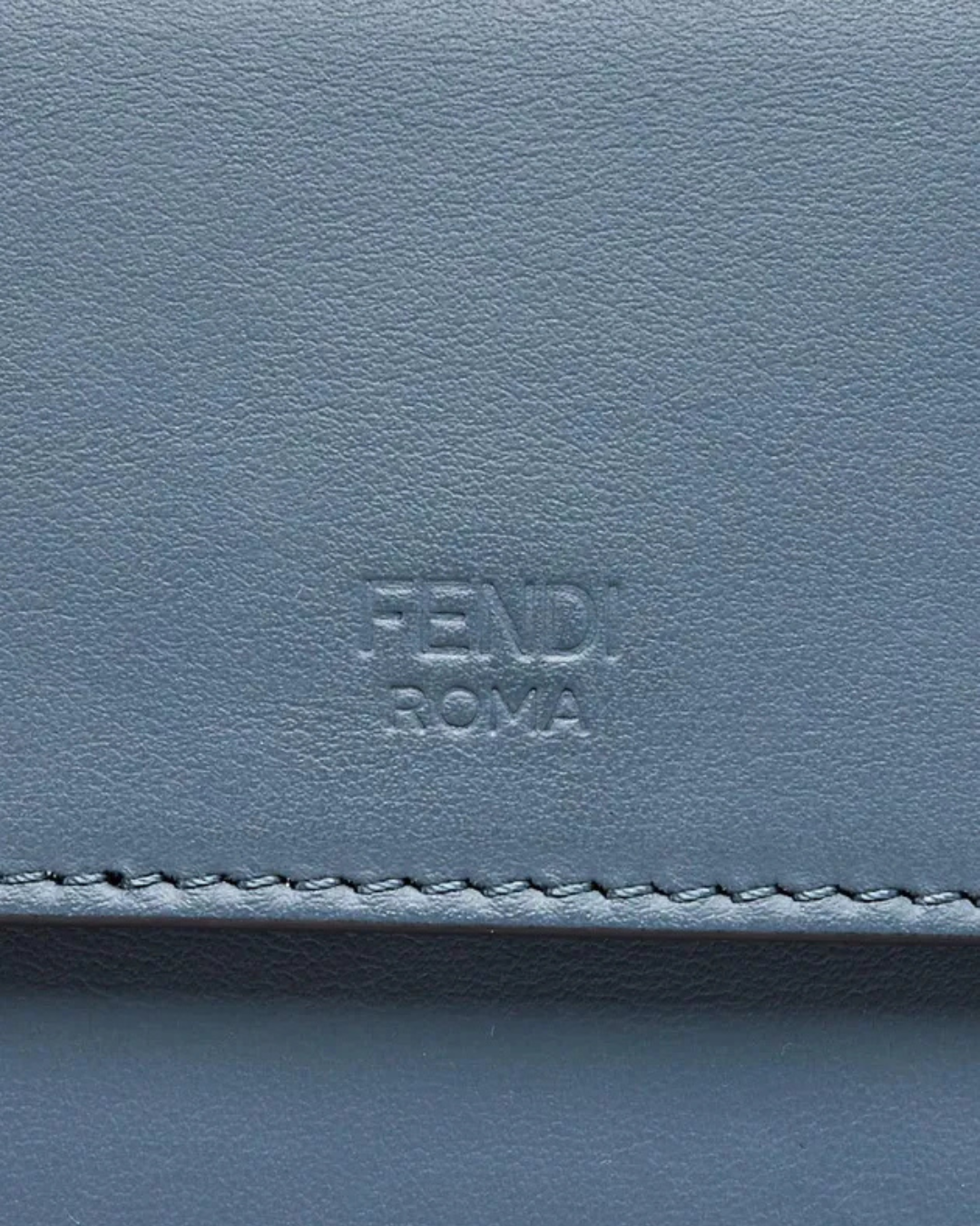 Fendi Borsa Kan I Pelle Blu Logo FF pre-owned autentica - Aurea Luxury Lab