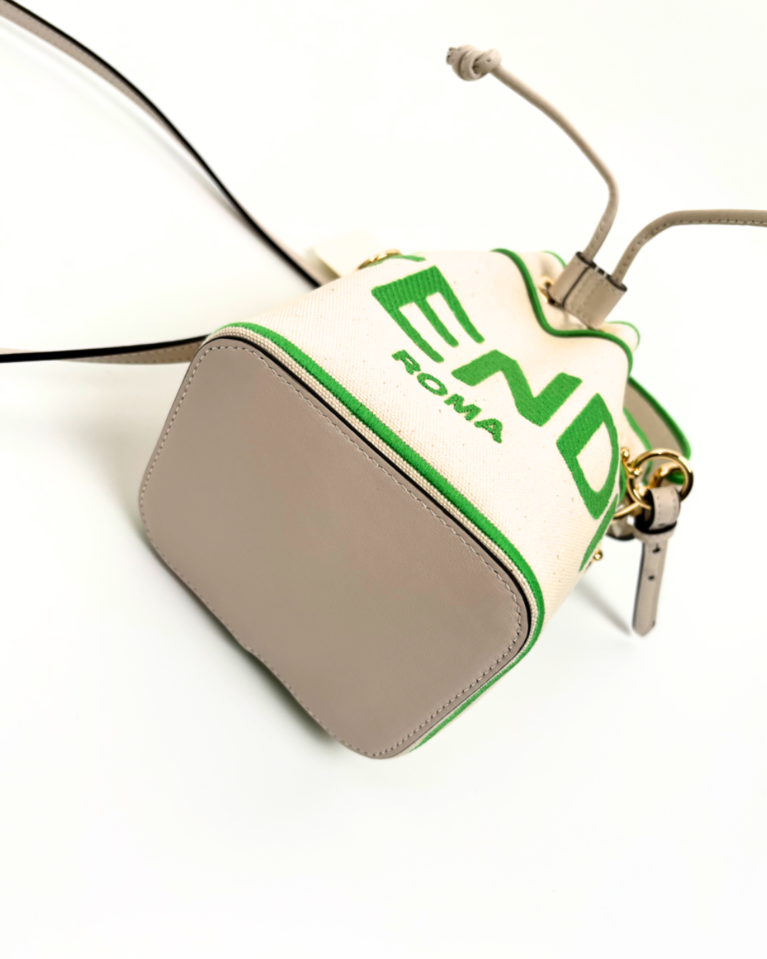 Fendi Borsa Secchiello Mon Tresor Mini Canvas Bianco Logo Verde second hand luxury - Aurea Luxury Lab