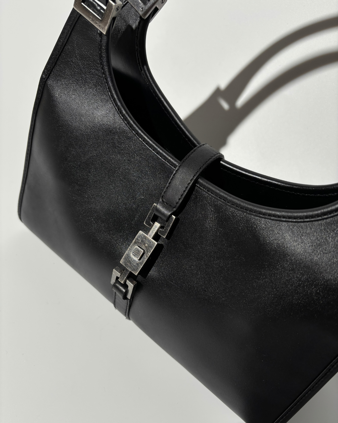 Gucci Borsa Jackie Vintage Pelle Nera dettaglio chiusura usata autentica - Aurea Luxury Lab