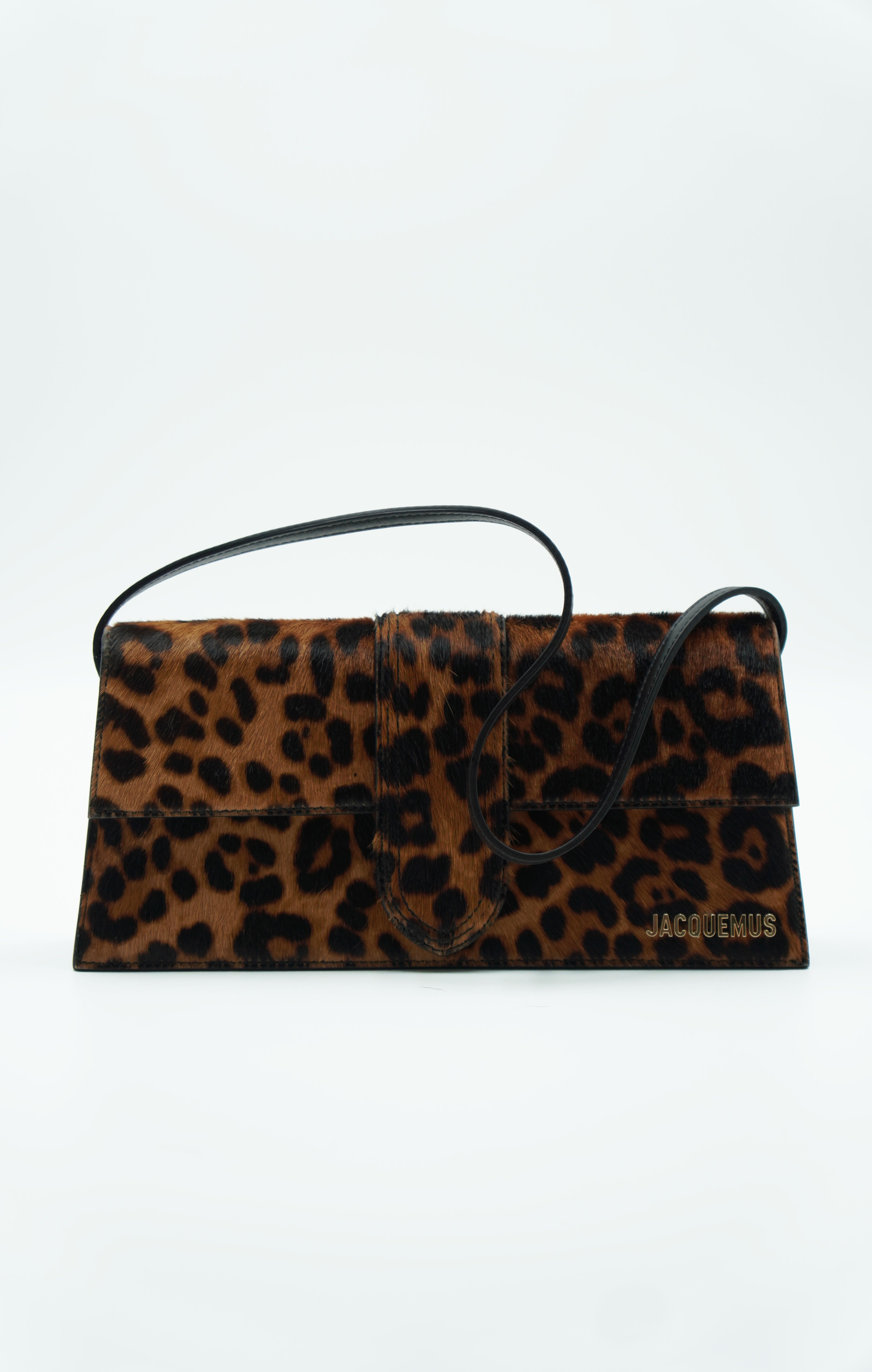 Bolso infantil largo con estampado de leopardo de Jacquemus