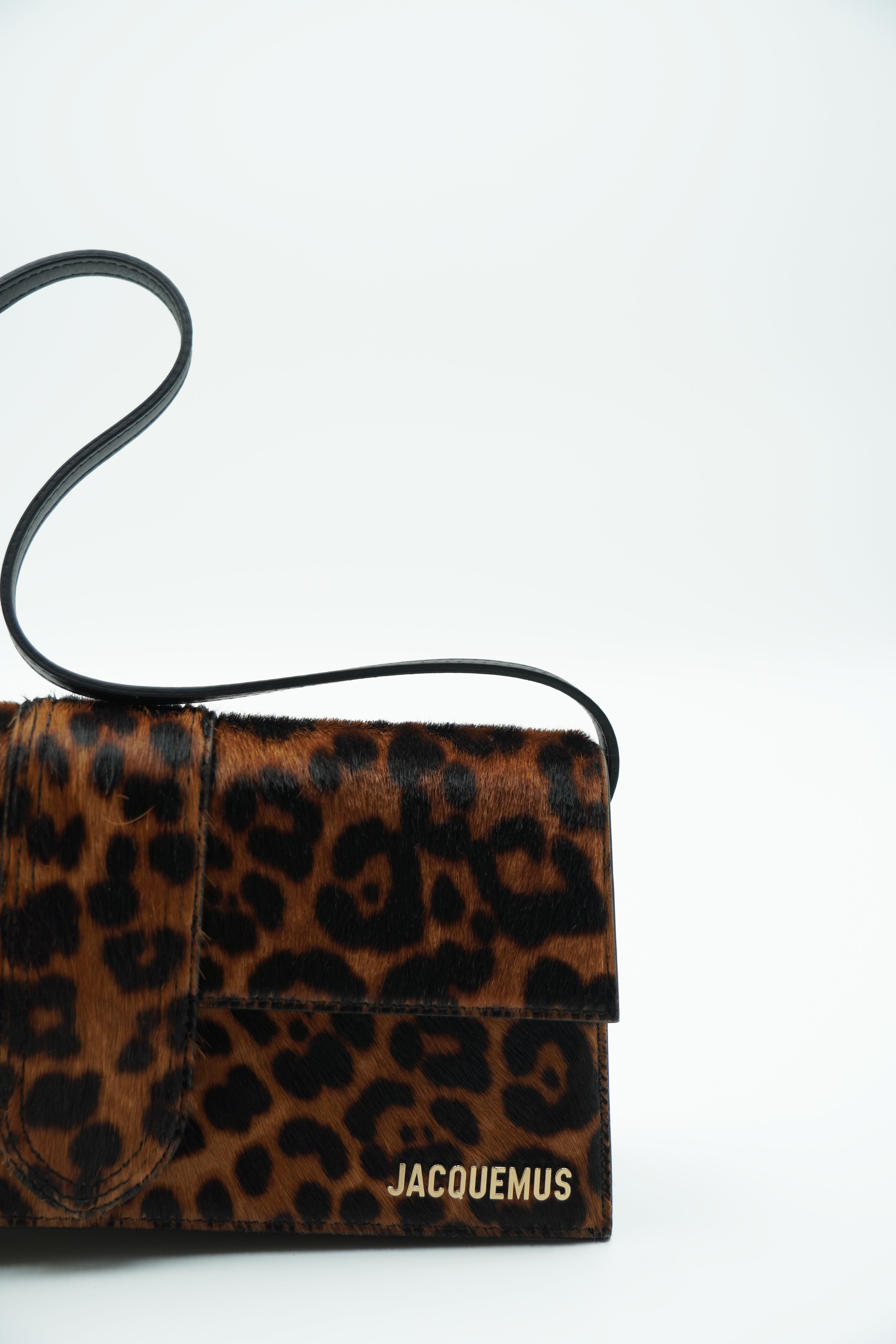 Bolso infantil largo con estampado de leopardo de Jacquemus