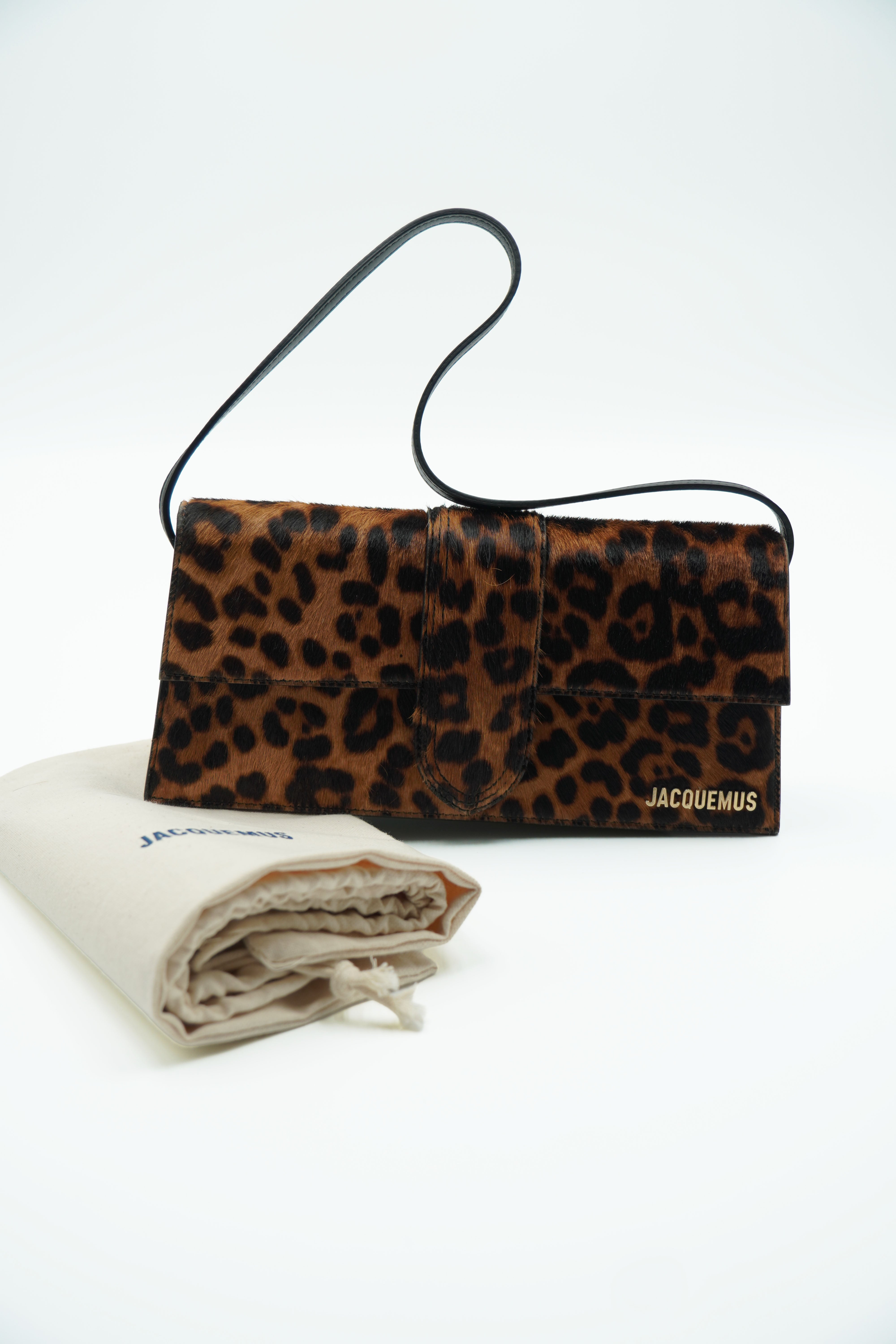 Bolso infantil largo con estampado de leopardo de Jacquemus
