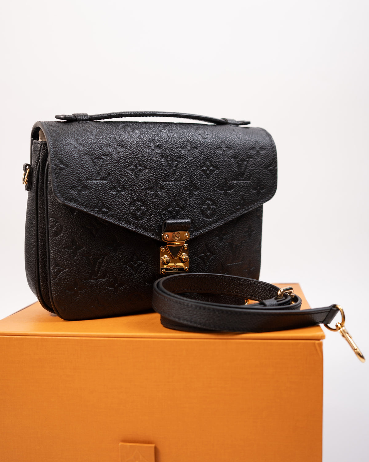 Louis Vuitton Borsa Pochette Métis Monogram Empreinte Pelle Nera — Pre-owned Autentica