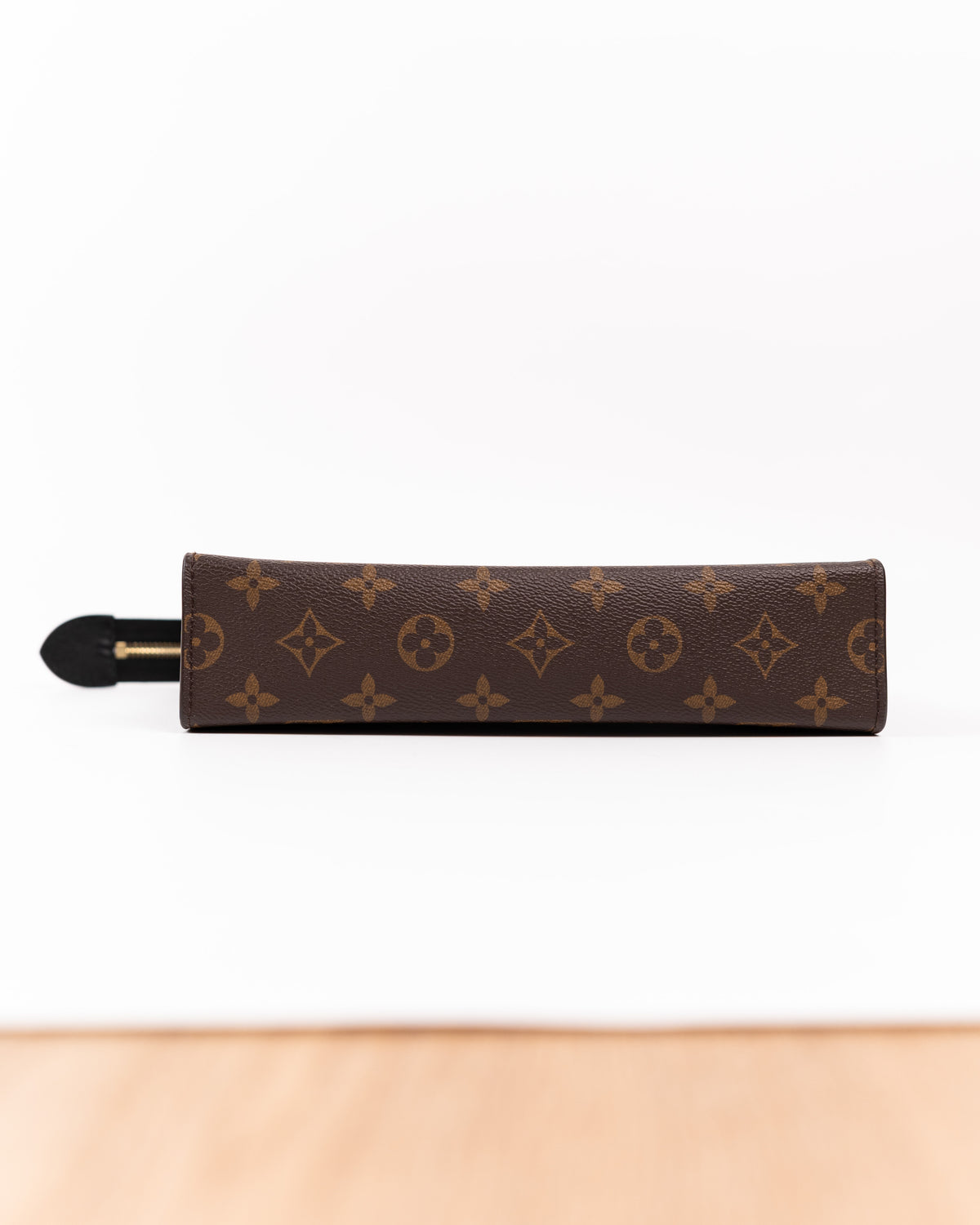 Louis Vuitton Pochette Toilette 26 Tela Monogram e Pelle Nera pre-owned autentica - Aurea Luxury Lab