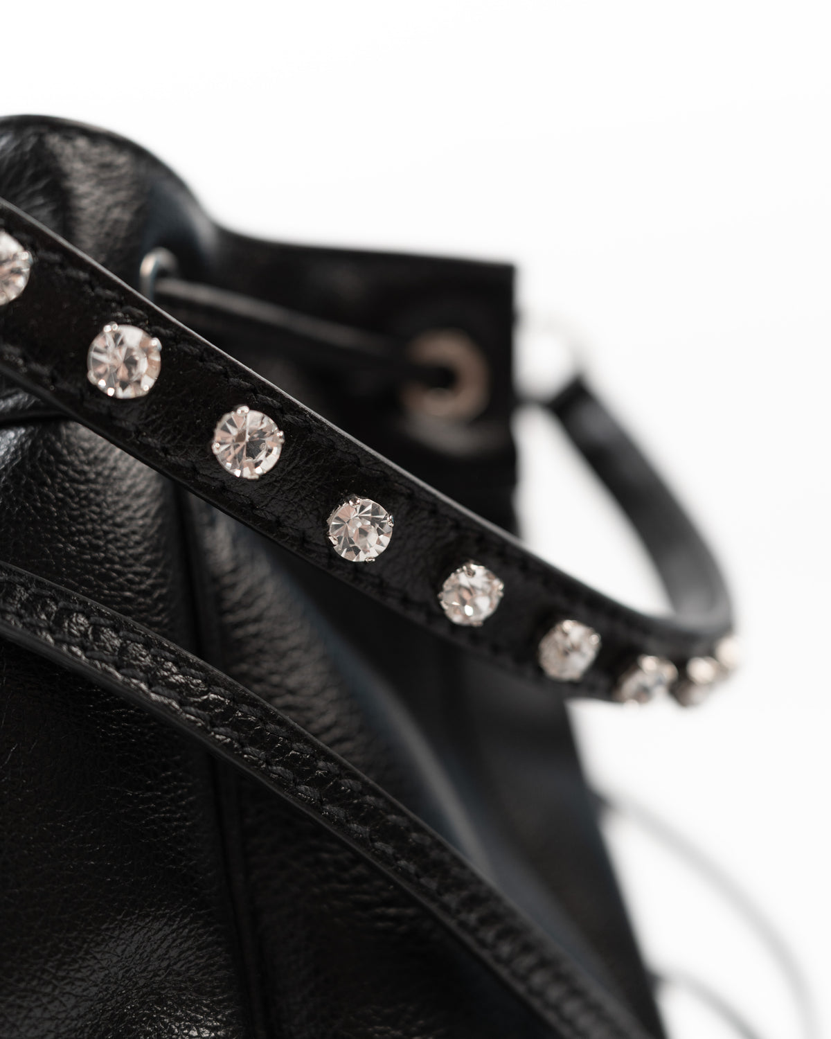 Miu Miu Borsa Bucket Nappa Nera preloved luxury certificata - Aurea Luxury Lab