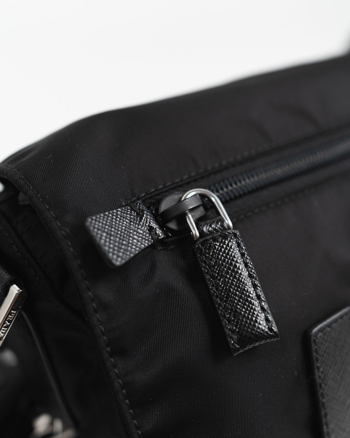 Prada Borsa Tracolla Re-Nylon Nera usata come nuova certificata - Aurea Luxury Lab