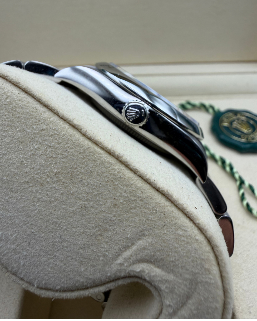 Rolex Orologio Oyster Perpetual 36 124200 Acciaio Quadrante Beige second hand luxury - Aurea Luxury Lab