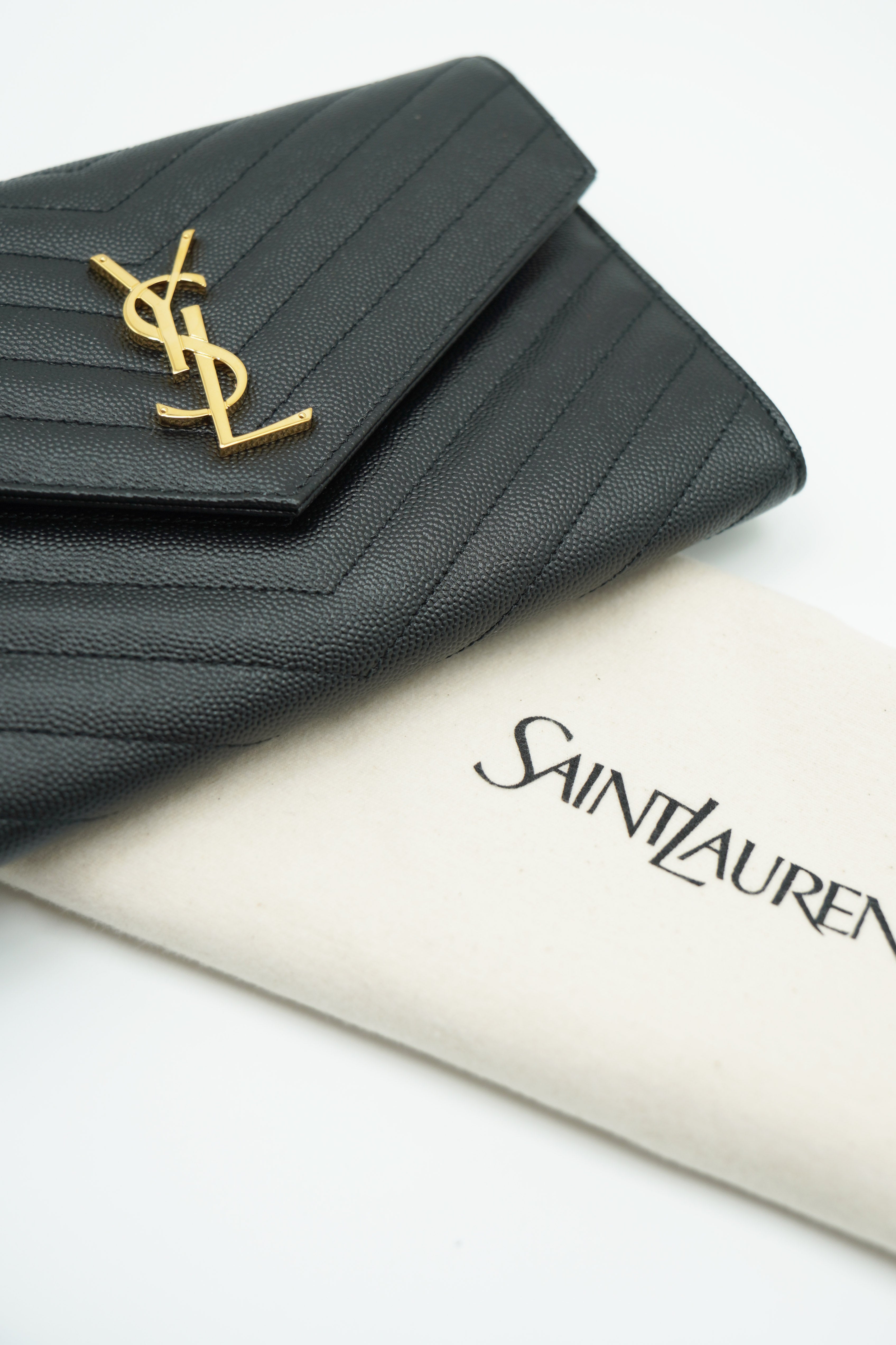 Saint Laurent Borsa Cassandra Pouch Pelle Nero - Usato Autentico