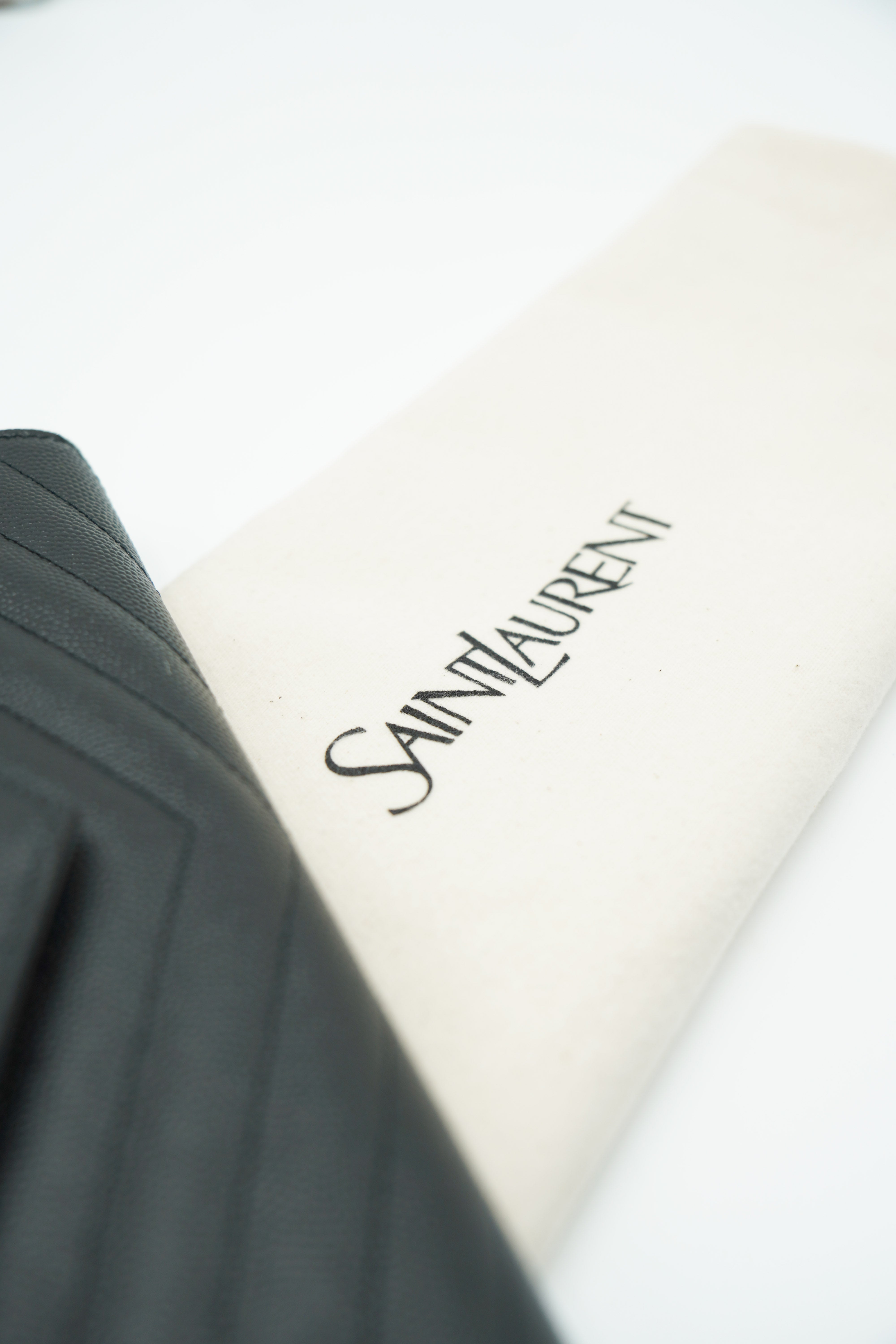 Saint Laurent Borsa Cassandra Pouch Pelle Nero - Usato Autentico