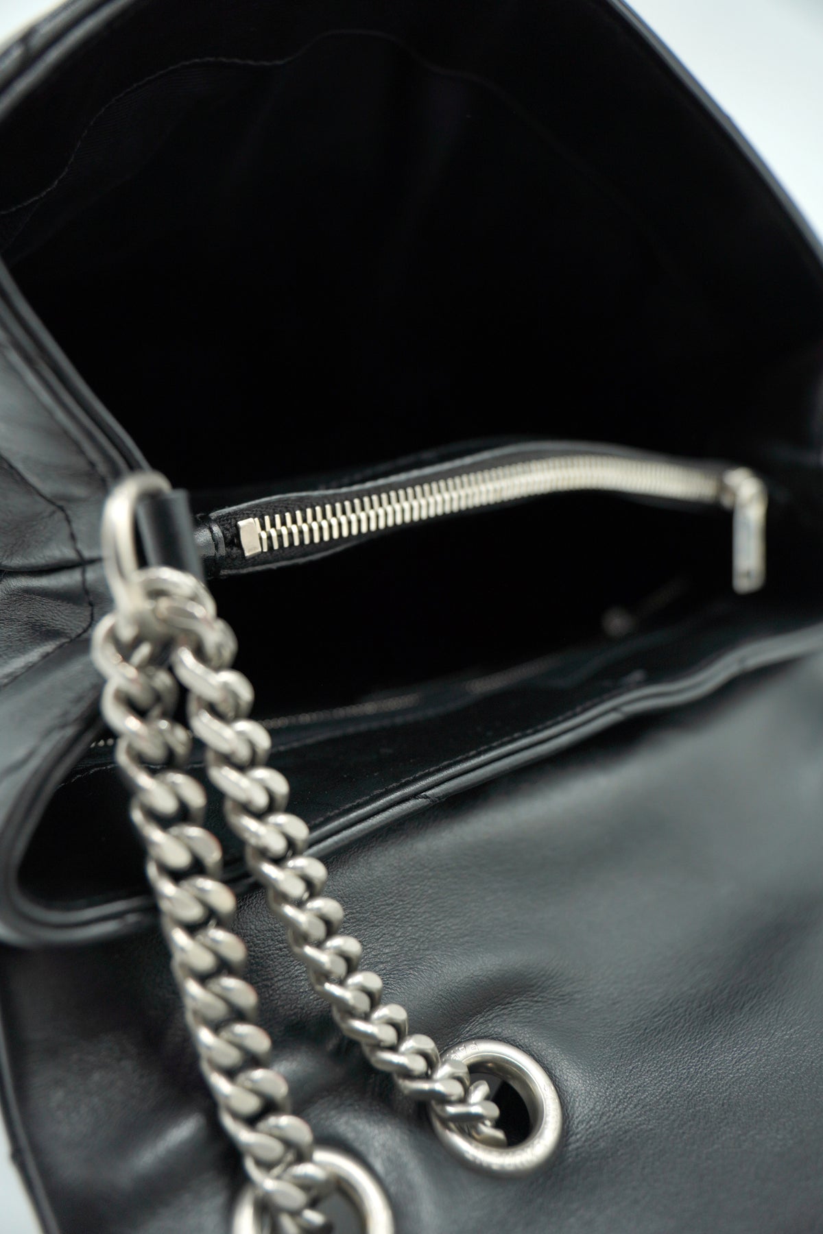 Saint Laurent Borsa Loulou Media Pelle Trapuntata Nera second hand luxury - Aurea Luxury Lab