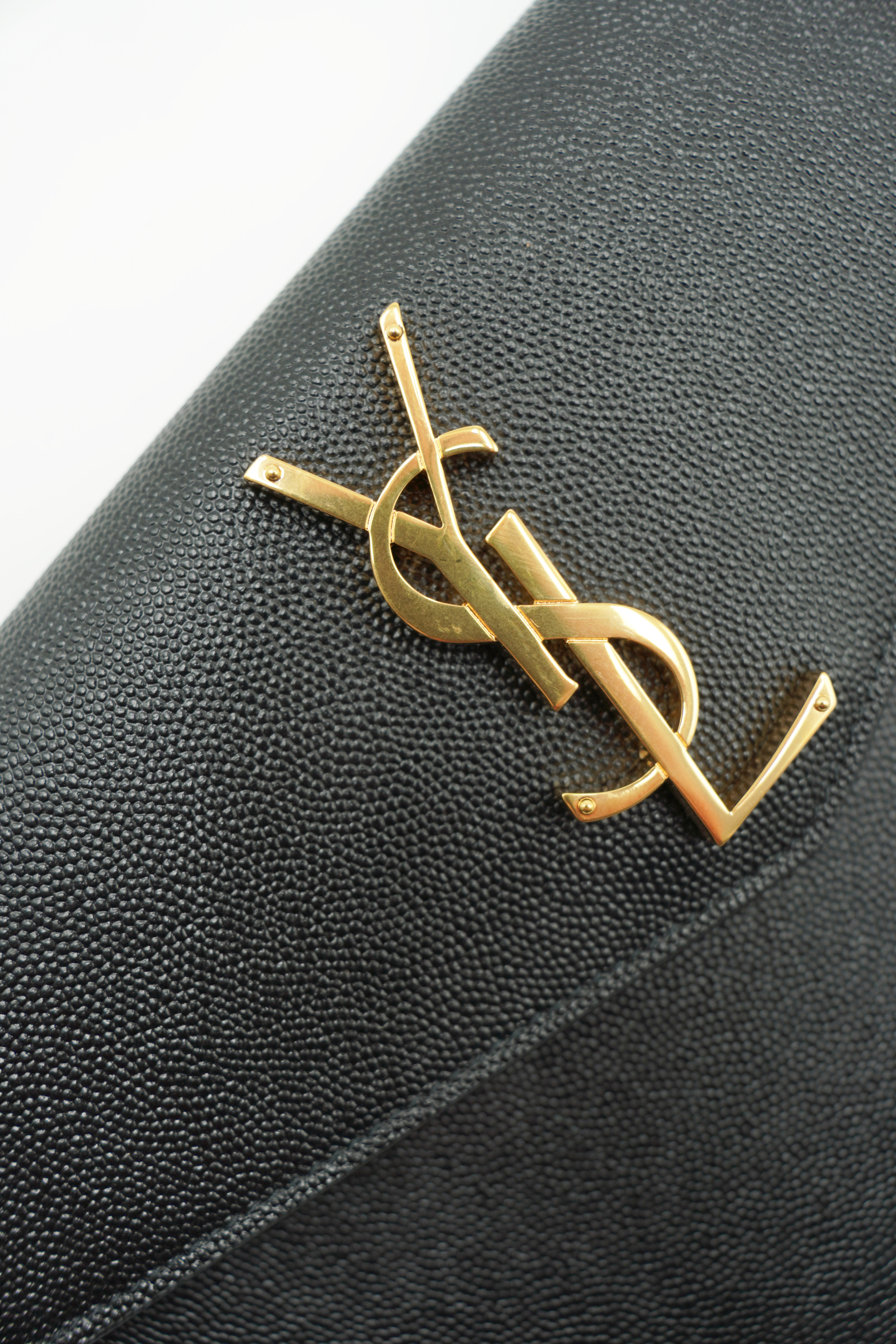 Saint Laurent Pochette Uptown Pelle Groffata Nera second hand luxury - Aurea Luxury Lab