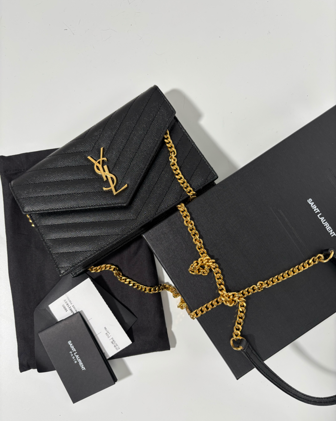 Saint Laurent Borsa Pochette Envelope Cassandre Pelle Grain de Poudre Nera pre-owned certificata - Aurea Luxury Lab