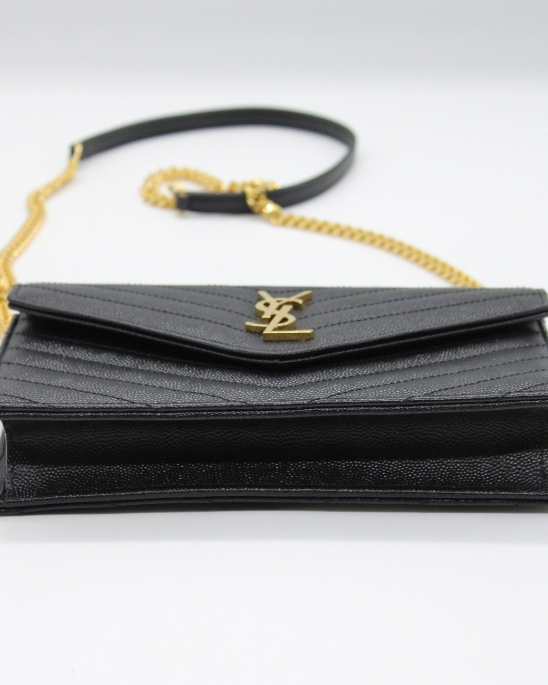 Saint Laurent Borsa Pochette Envelope Cassandre Pelle Grain de Poudre Nera pre-owned autentica - Aurea Luxury Lab