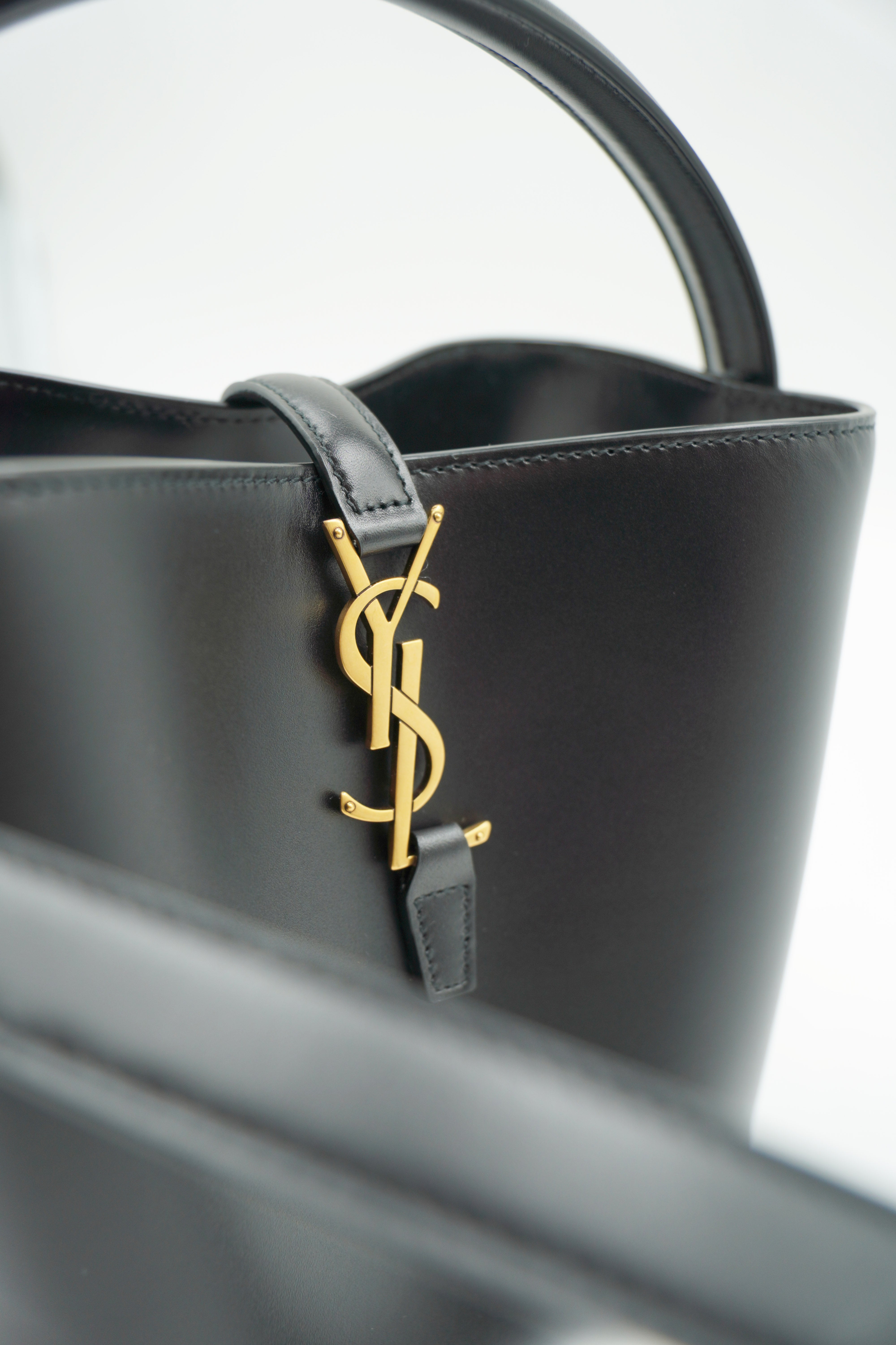 Saint Laurent Borsa Secchiello le 37 Small Pelle Nera - Usato Autentico