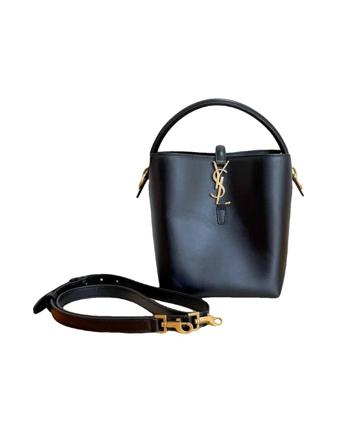 Saint Laurent Borsa Secchiello Le 37 Cassandre Pelle Nero Tracolla second hand certificata Entrupy - Aurea Luxury Lab